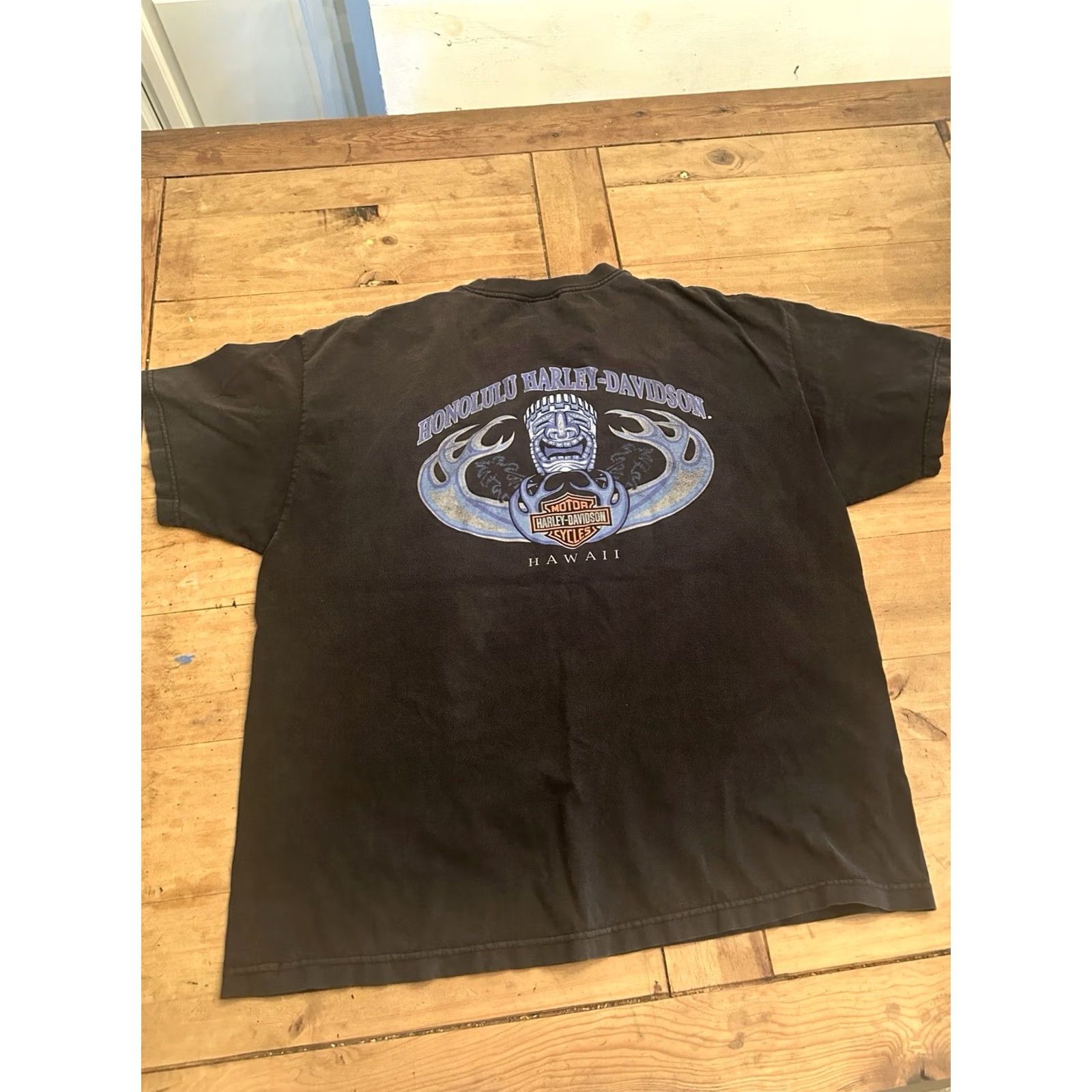Harley Davidson VINTAGE Harley-Davidson T-Shirt Black 2XL Honolulu Hawaii Flames Waves Distressed Graphic Print Mens Short Sleeve 90s Biker Motorcycle Size US XXL / EU 58 / 5 - 5 Thumbnail