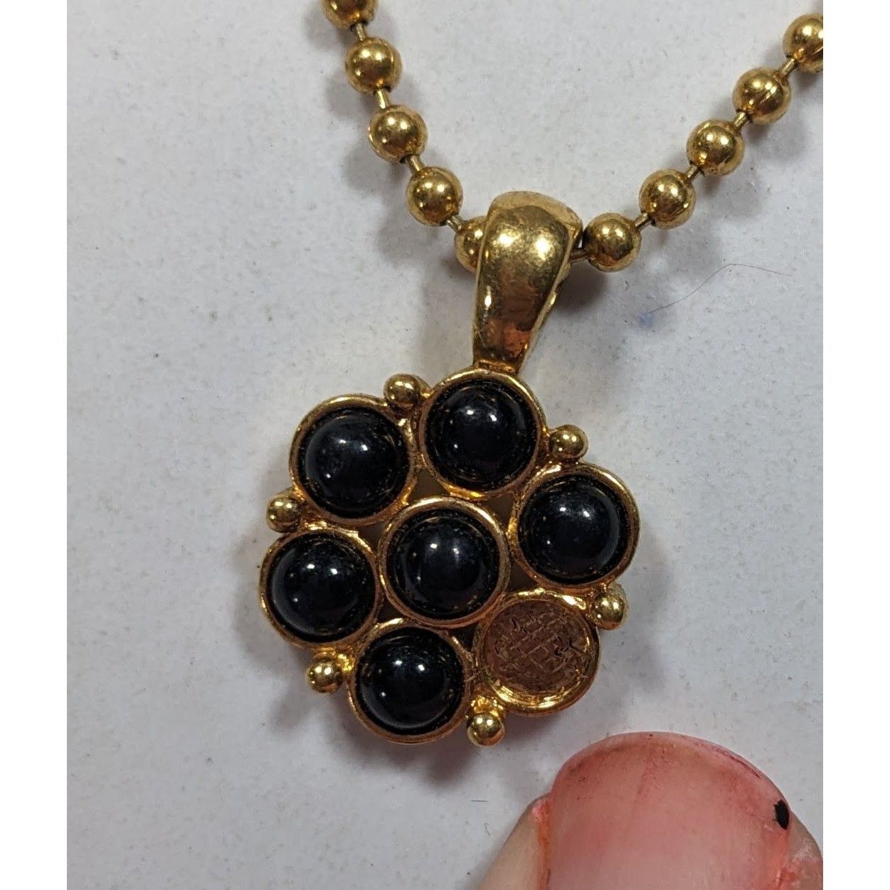 Other Elegant Retro Black And Gold Tone Flower Pendant Necklace Size ONE SIZE - 3 Thumbnail