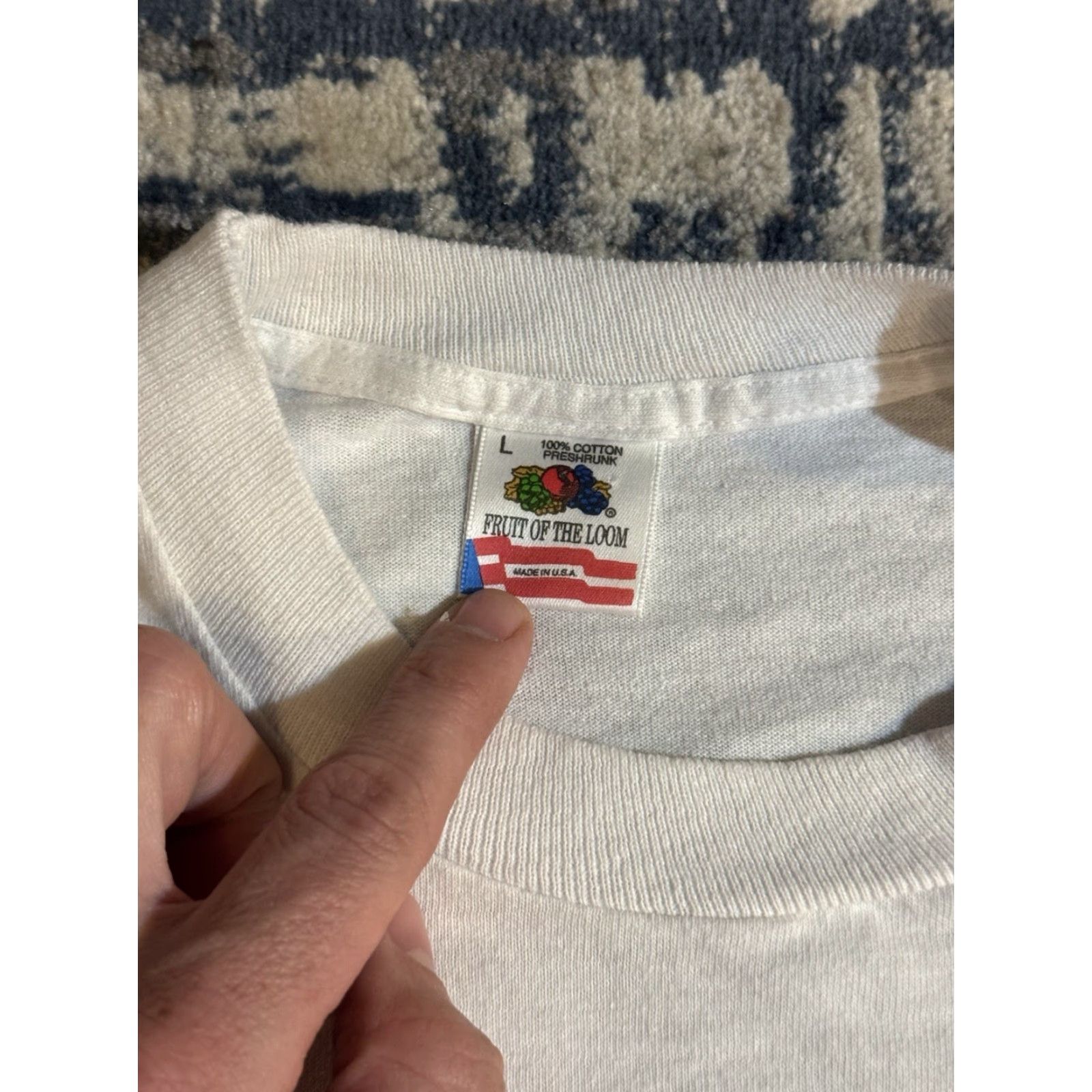 Fruit Of The Loom VINTAGE 1990s Chester Cheetah Paws T Shirt Cheetos Snacks Crew Neck Short Sleeve White Cotton Fruit of the Loom Men L Size US L / EU 52-54 / 3 - 6 Thumbnail