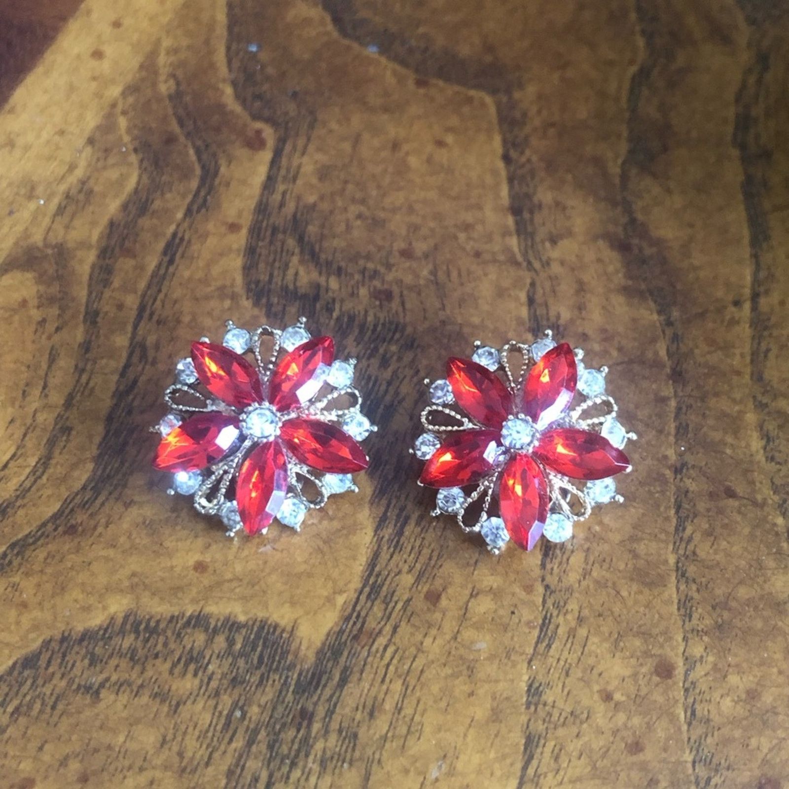 Vintage Vintage tomato red marquis cluster clip on earrings Size ONE SIZE - 7 Thumbnail