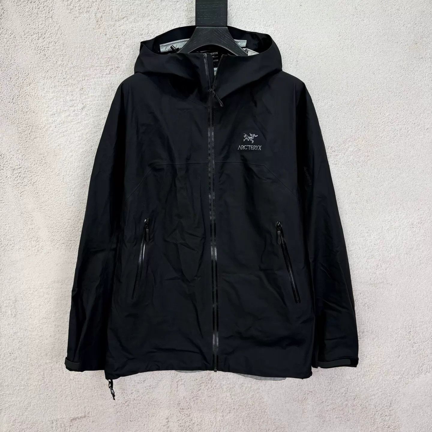 Arc'teryx Arcteryx Beta Jacket Black Hooded Logo Hard Shell L Size L / US 10 / IT 46 - 1 Thumbnail