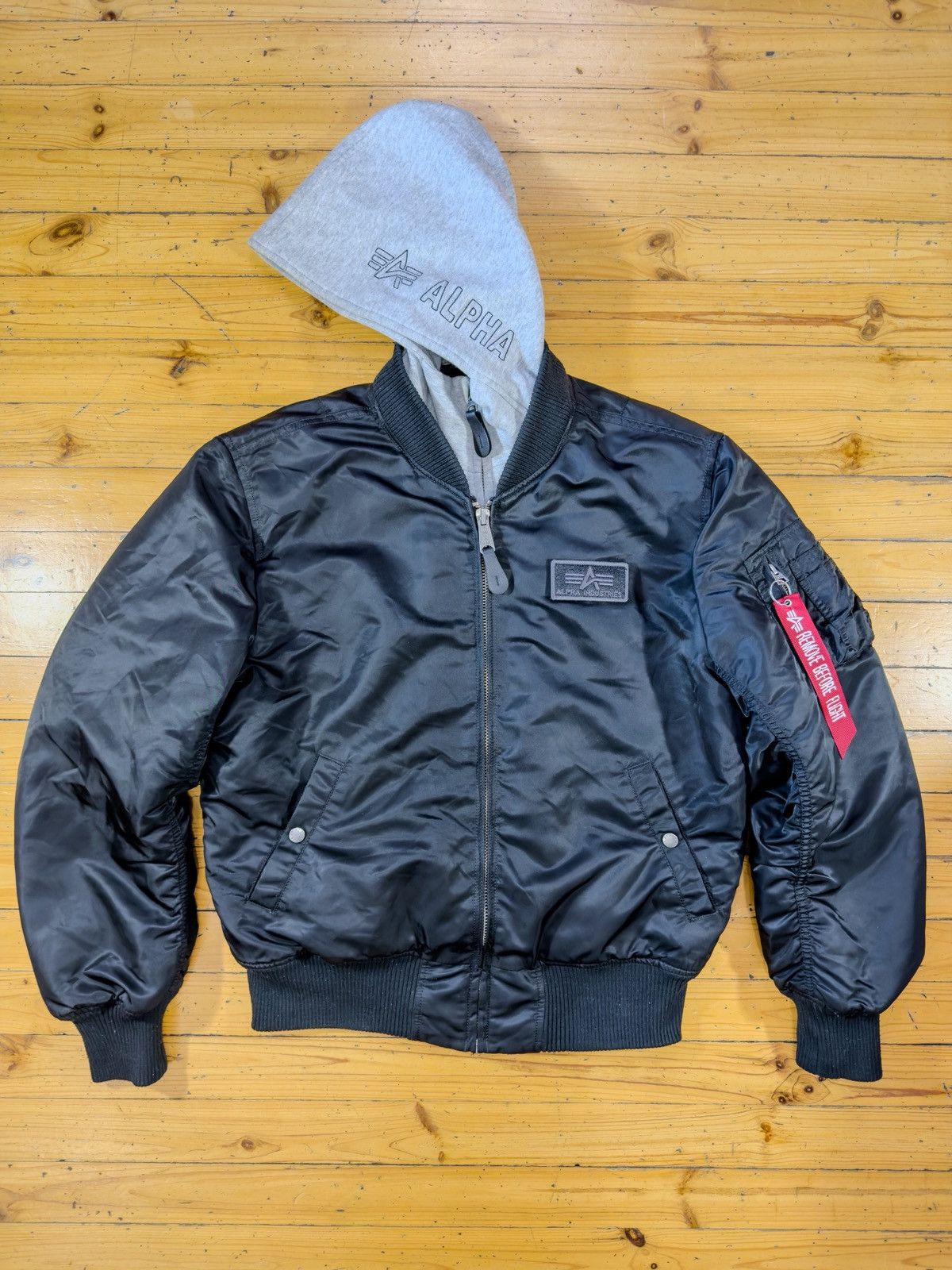 Alpha Industries Alpha industries with detachable gray hood bomber jacket Size US L / EU 52-54 / 3 - 1 Thumbnail