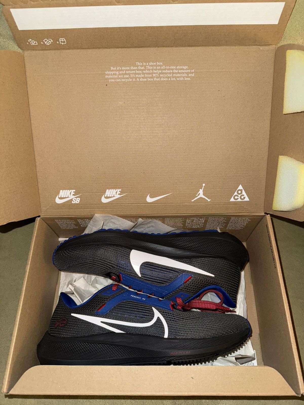 Nike Nike Air Zoom Pegasus 40 NFL “Buffalo Bills” New in Box! 9.5 Size US 9.5 / EU 42-43 - 4 Thumbnail