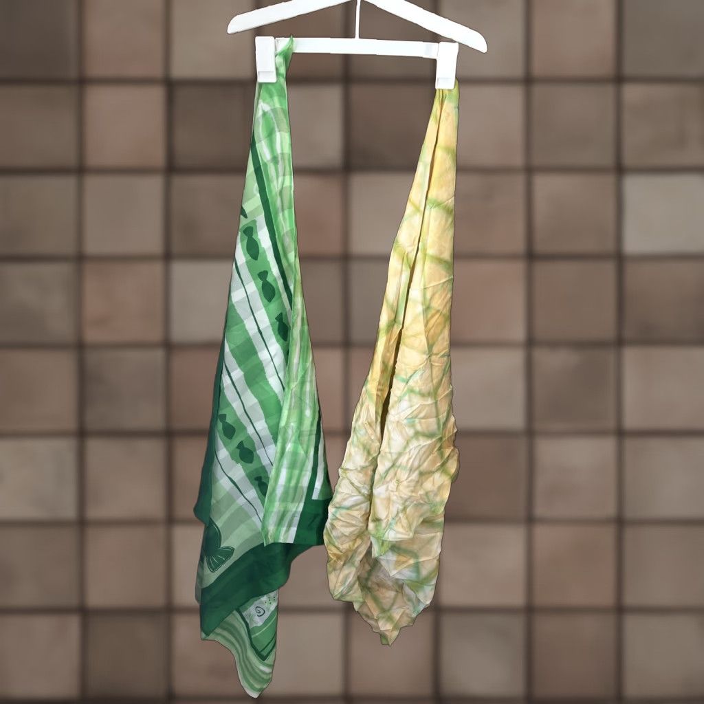 Vintage VINTAGE Unbranded Green Silk Scarves Women's Square Scarves Holiday Fashion St. Patrick's Day Size ONE SIZE - 1 Thumbnail