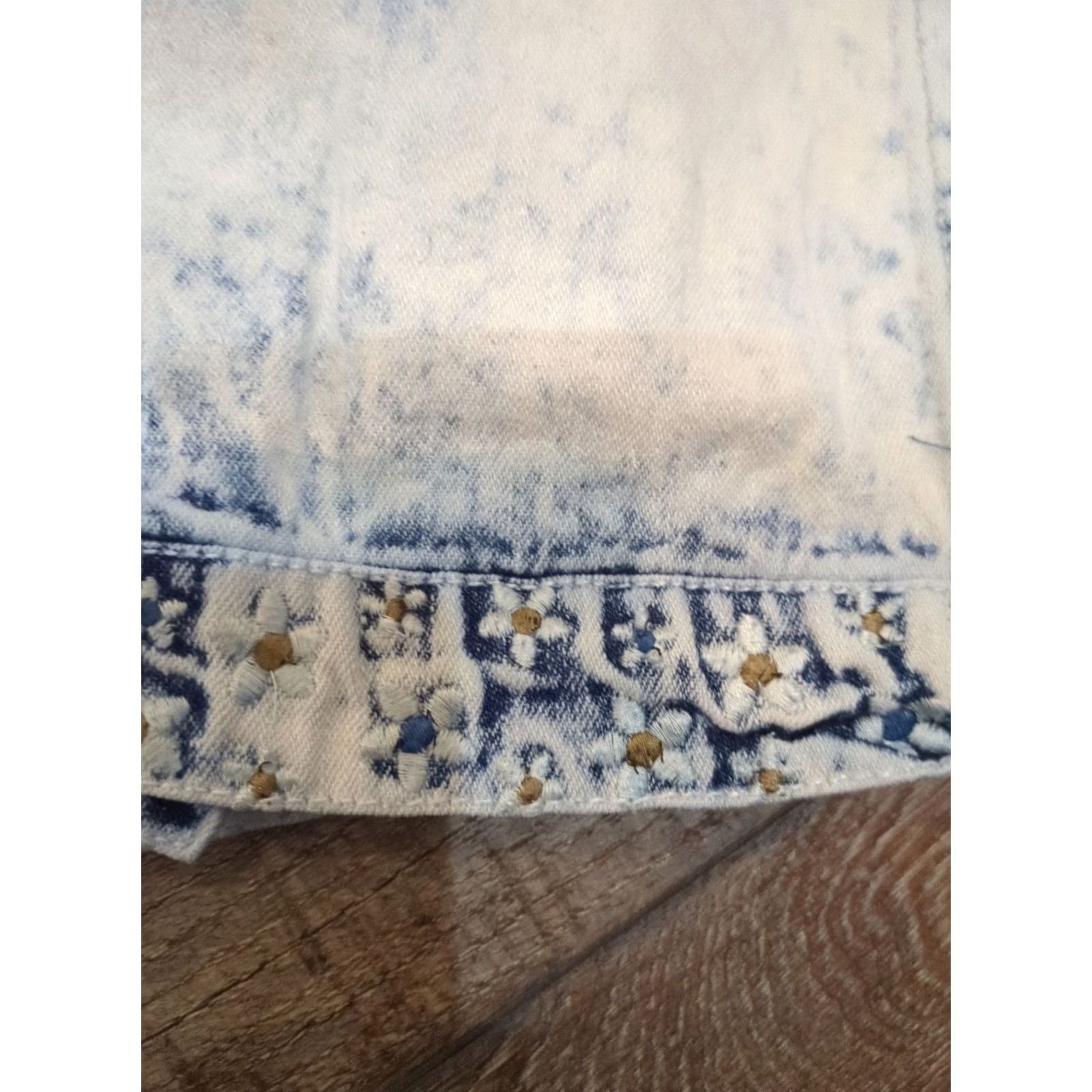 Vintage VINTAGE Vanilla Star Denim Vest Women’s 2XL Distressed Embroidered Button Up Denim Vest Women’s Size 2X Embroidery Size XXL / US 16-18 / IT 52-54 - 3 Thumbnail