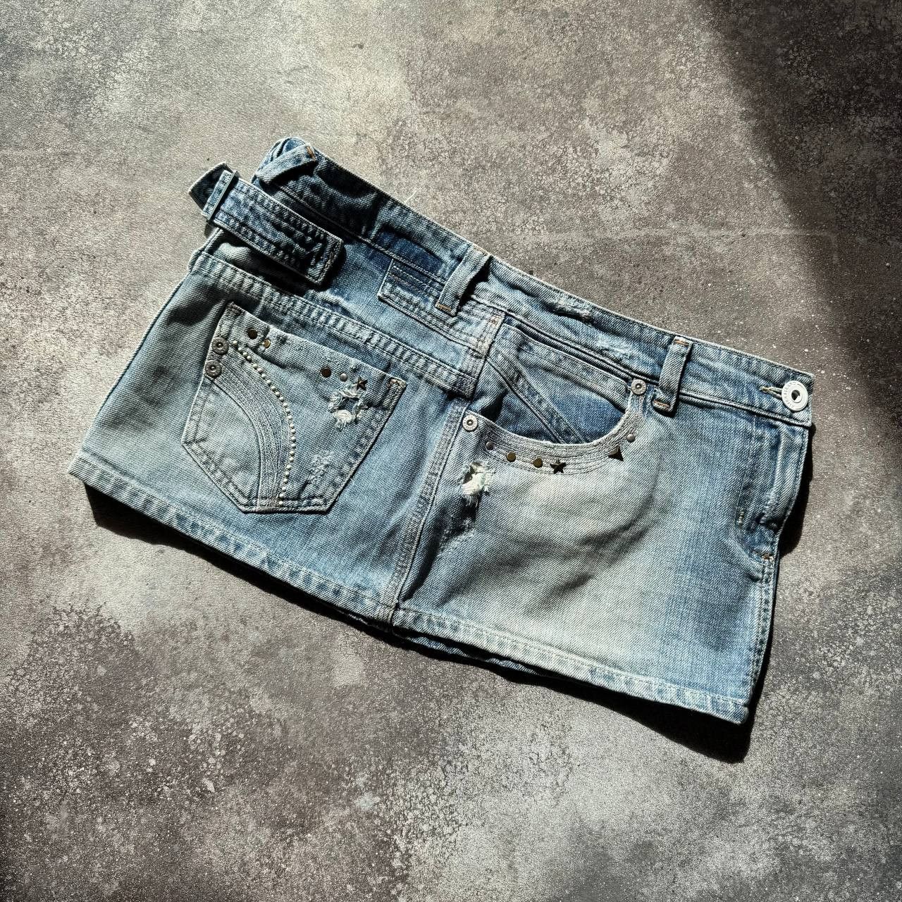 20471120 Y2K Super Sexy Vintage Distressed Denim Mini Skirt Size 32" / US 10 / IT 46 - 7 Thumbnail