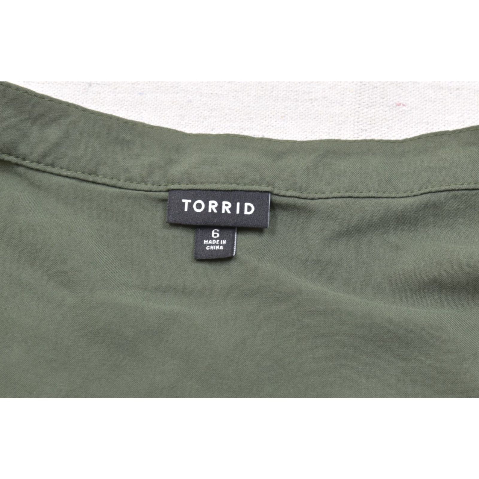 Torrid Torrid Blouse Women Plus Size 6 Olive Green Rayon Flutter Sleeve Peplum V-Neck Pullover Short Sleeve Casual Spring Summer Fall Size M / US 6-8 / IT 42-44 - 7 Thumbnail