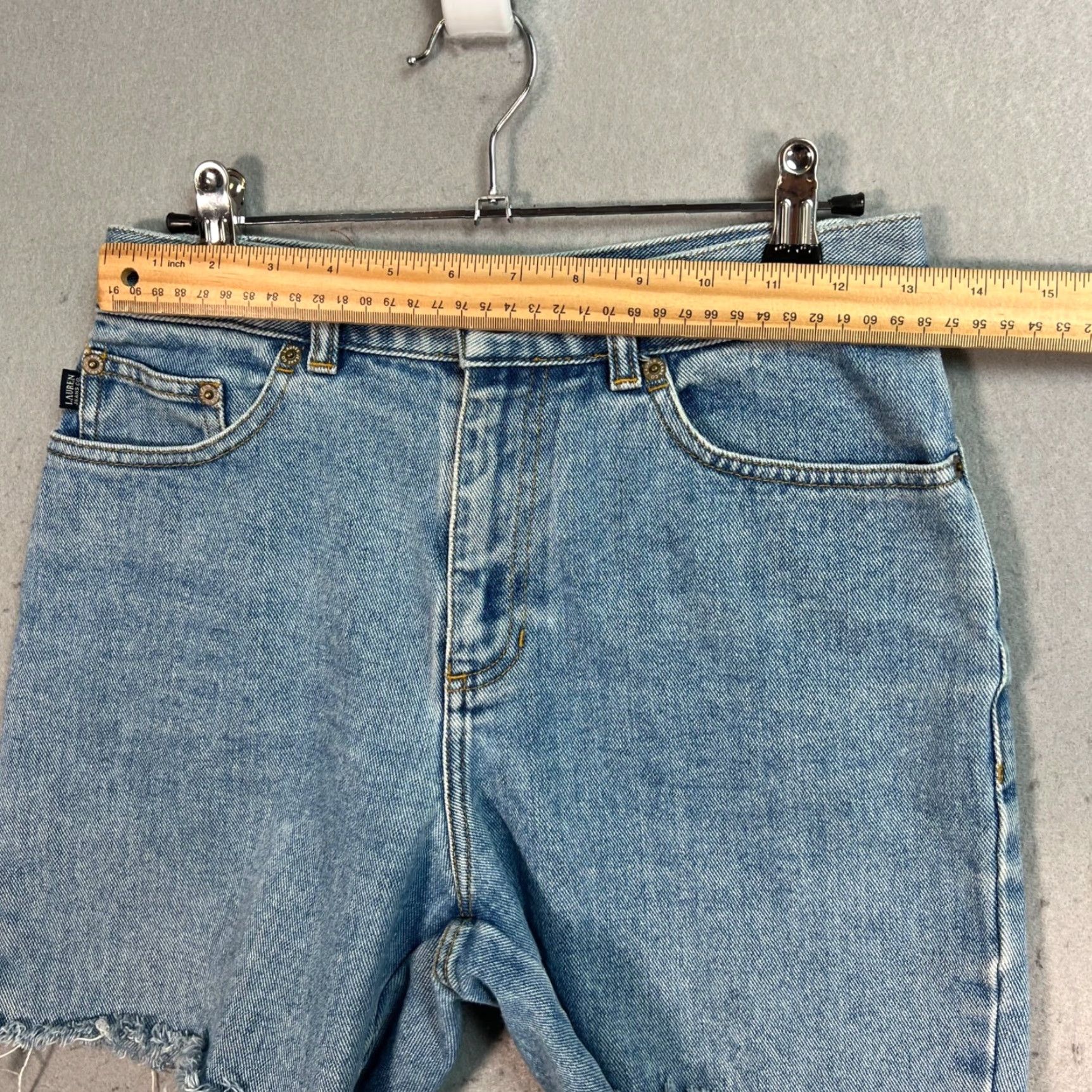Ralph Lauren VINTAGE Lauren Ralph Lauren Womens 4P Light Wash Denim Shorts Cut-Off High-Waist Petite Blue Spring Summer Women's Size 27" / US 4 / IT 40 - 4 Thumbnail