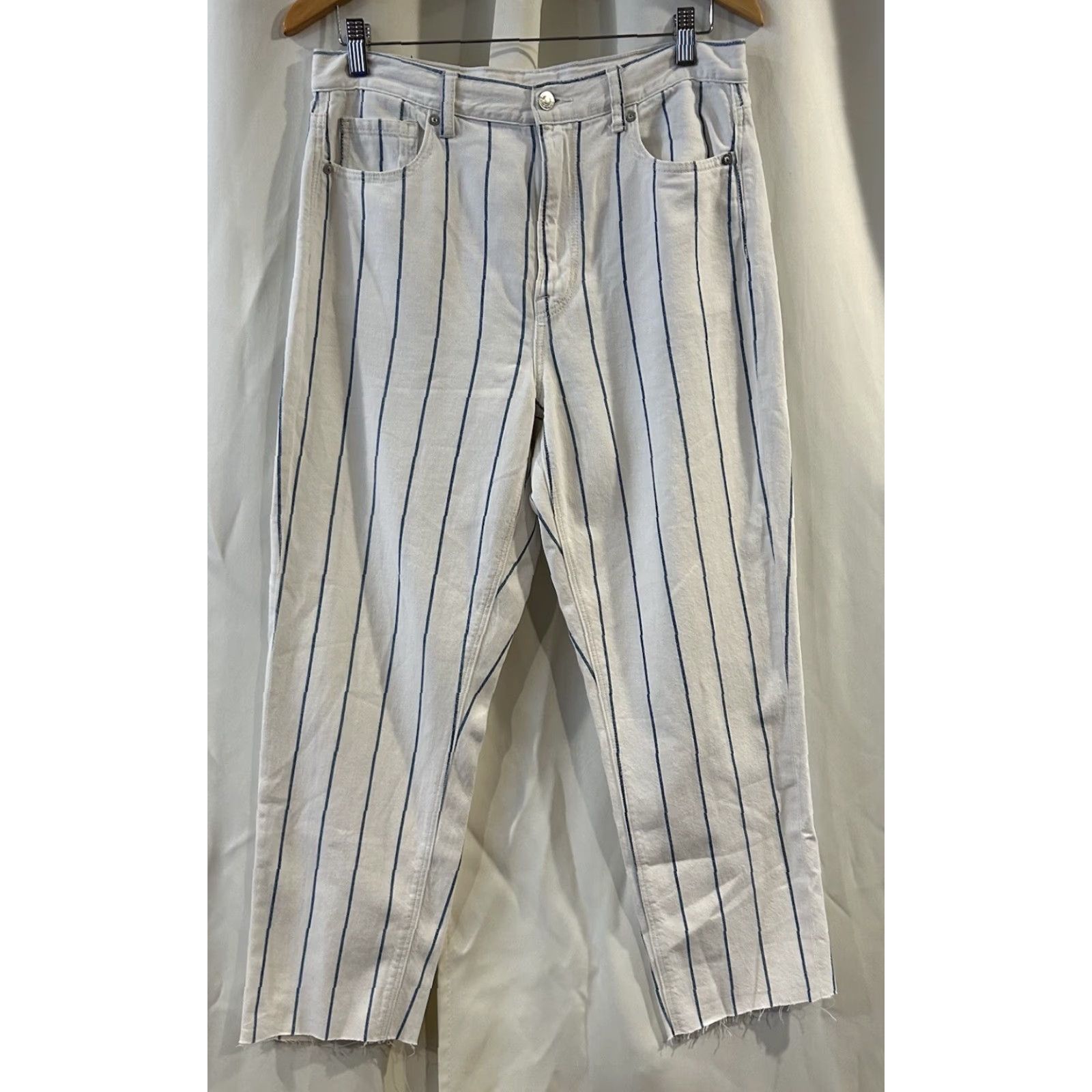 American Eagle Outfitters VINTAGE American Eagle Denim Jeans Womens 10 Blue White Pinstriped High Rise 5-Pocket Regular Inseam 25in Shoes Pockets Logo Shirt/Jeans? Size 32" / US 10 / IT 46 - 2 Thumbnail
