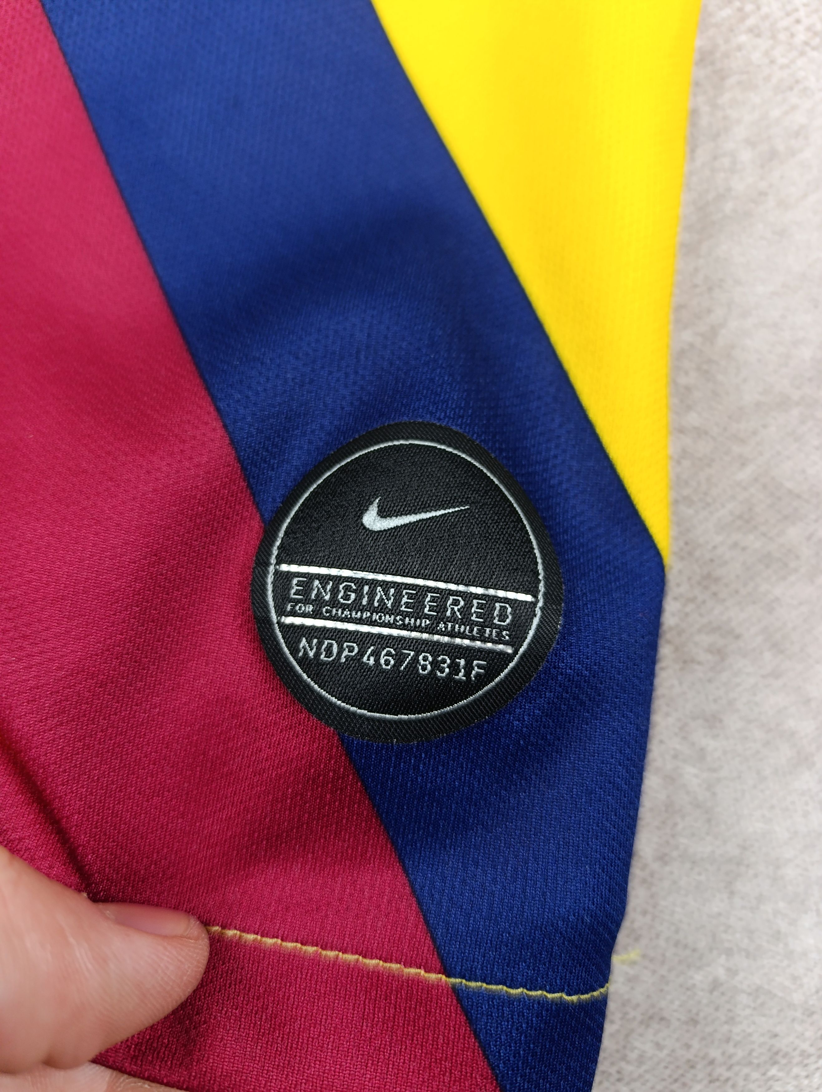 Nike NIKE BARCELONA 2019\20 AWAY FOOTBALL SHIRT JERSEY #10 MESSI Size US M / EU 48-50 / 2 - 3 Thumbnail