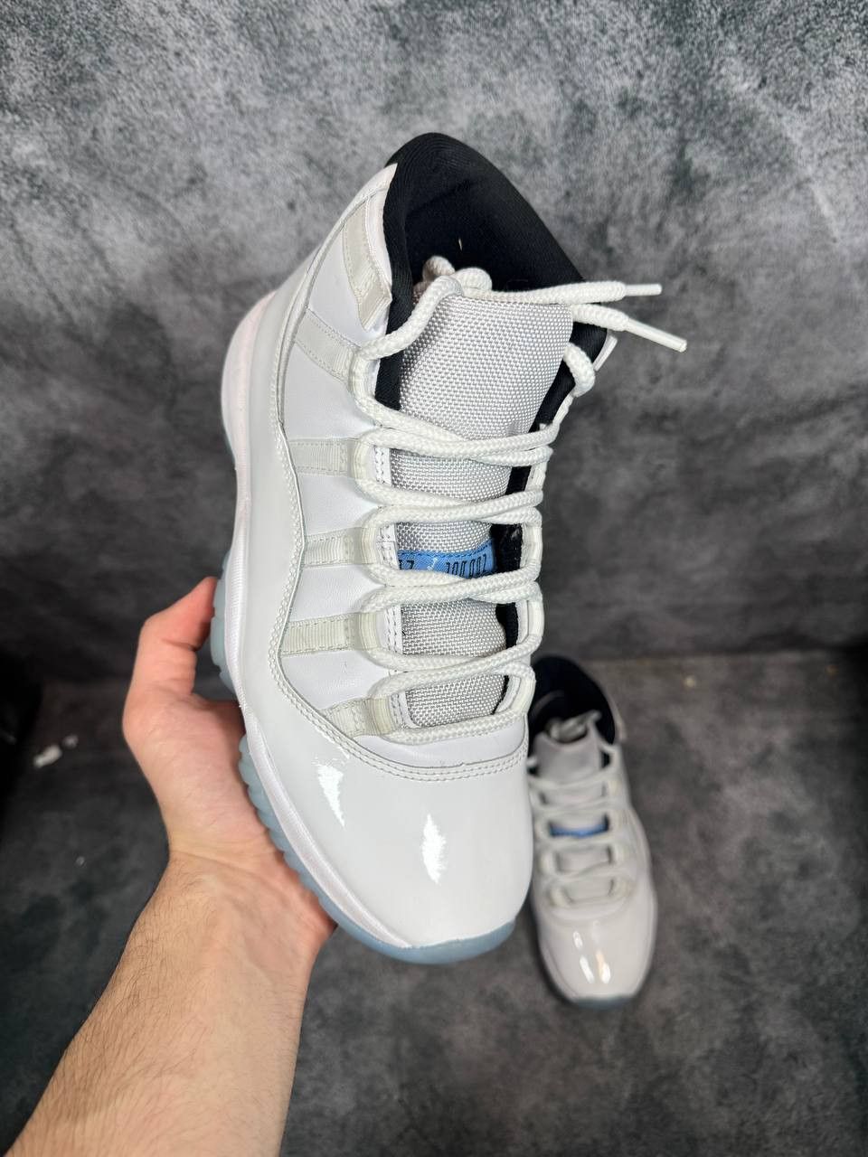 Jordan Brand Size 8 | Jordan 11 Legend Blue No Box | Pre-Owned Size US 8 / EU 41 - 1 Thumbnail