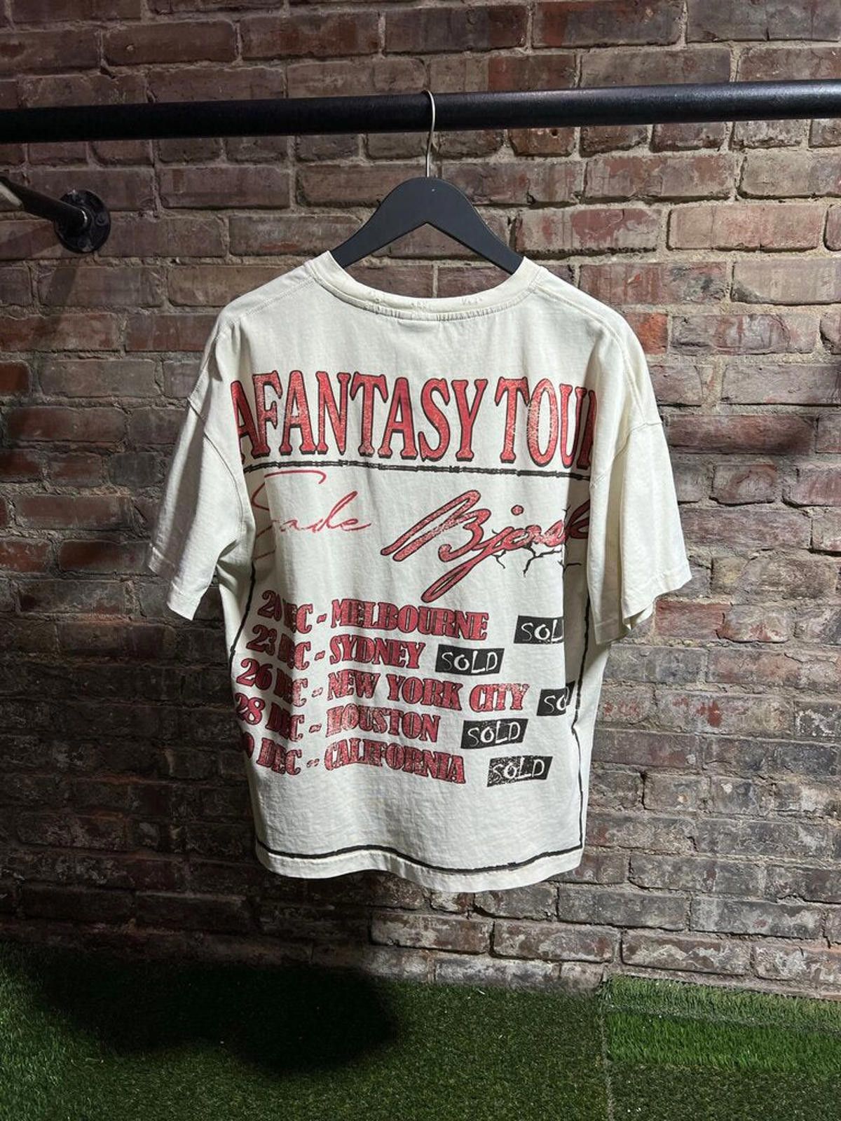 Vale Vale Forever Fantasy Tour Tee Sz. S Size ONE SIZE - 2 Thumbnail