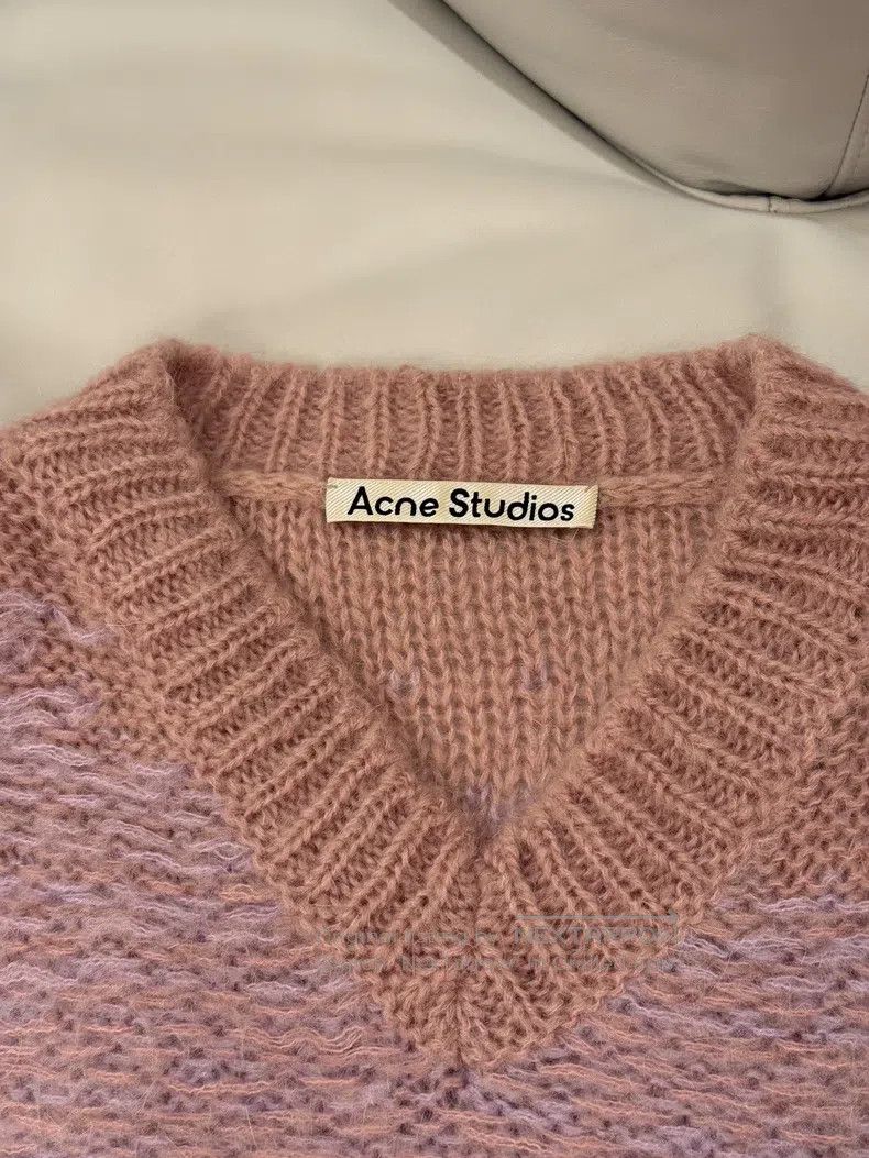 Acne Studios Acne Studios Pink-Blue Gradient V-Neck Sweater Size XXS / US 00 / IT 34 - 4 Thumbnail