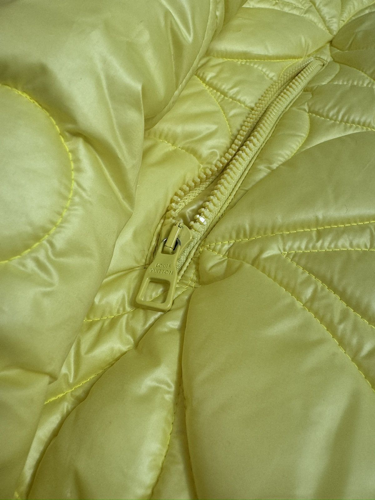 Louis Vuitton Louis Vuitton Yellow Flower Monogram Puffer Jacket Size US M / EU 48-50 / 2 - 7 Thumbnail