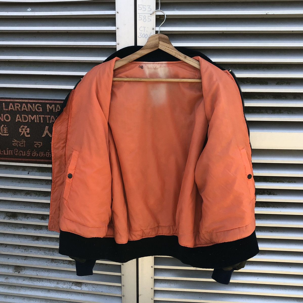 Vintage Vintage Sun Faded Ma-1 Bomber Jacket Size US L / EU 52-54 / 3 - 10 Thumbnail