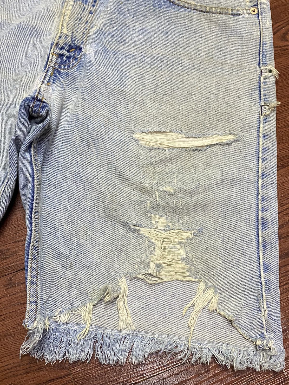 Levi's Vintage Clothing Vintage Levis550 90’s Faded Ripped Short Jeans Size US 34 / EU 50 - 6 Thumbnail