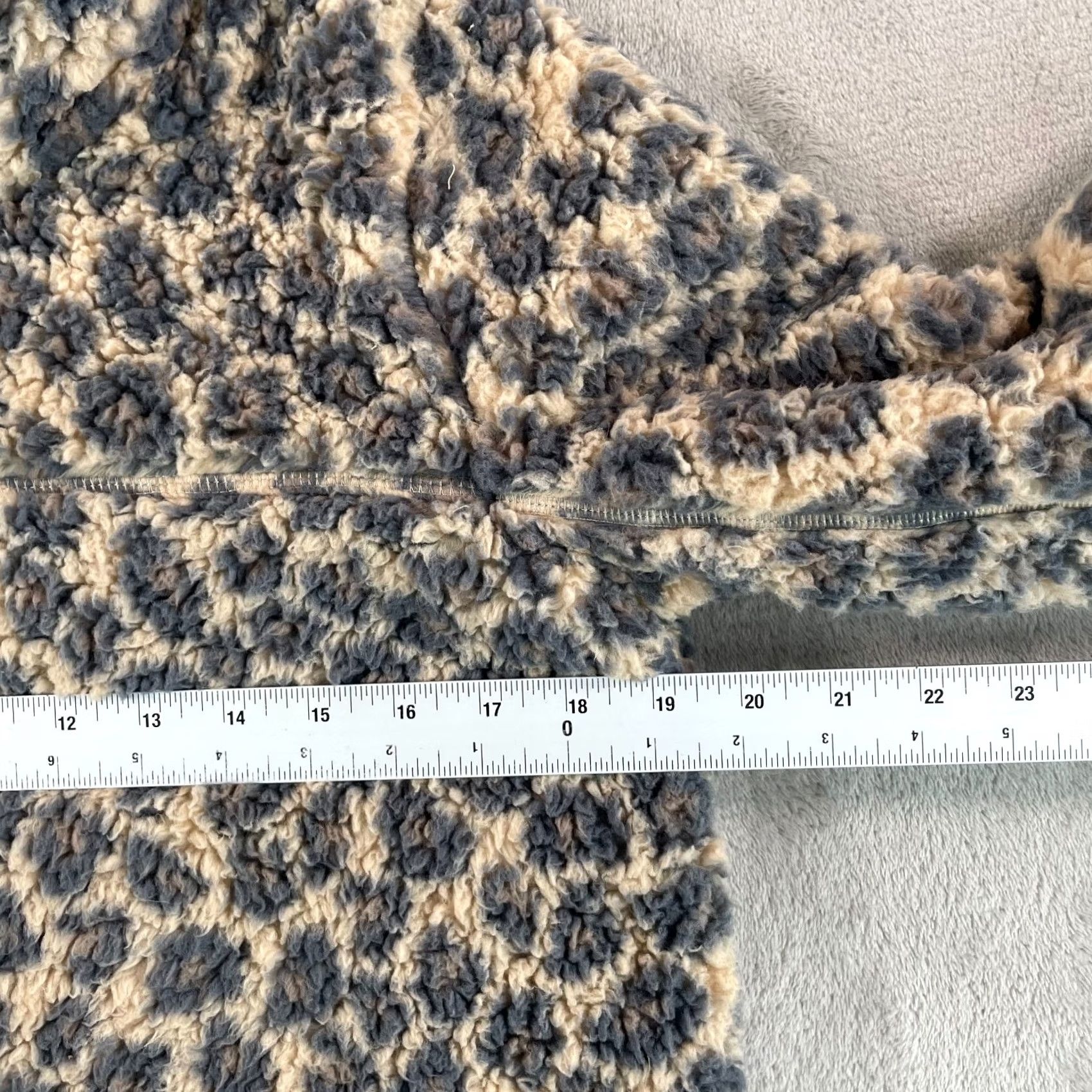 Abercrombie & Fitch Abercrombie & Fitch Soft Collection 1/4 Zip Sweater Women Small Animal Print NEW Size S / US 4 / IT 40 - 5 Thumbnail