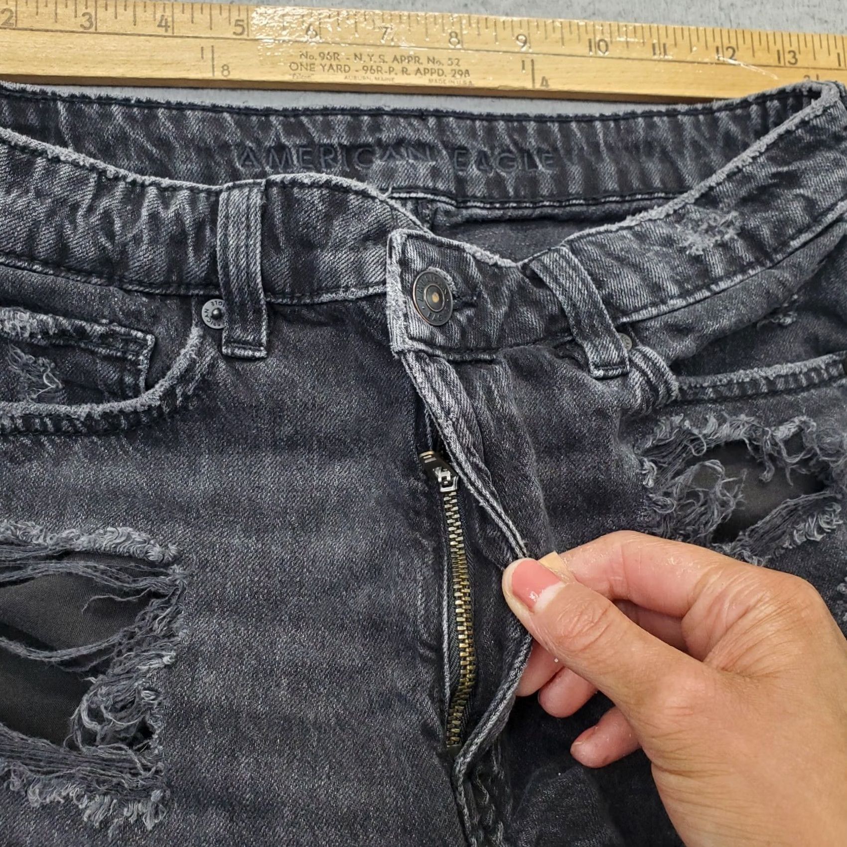 American Eagle Outfitters American Eagle Outfitters Jean Shorts Womens 6 Gray Denim Distressed Raw Hem Cut-Off Shorts Womens Size 6 Gray Denim Distressed Raw Hem Size 28" / US 6 / IT 42 - 6 Thumbnail