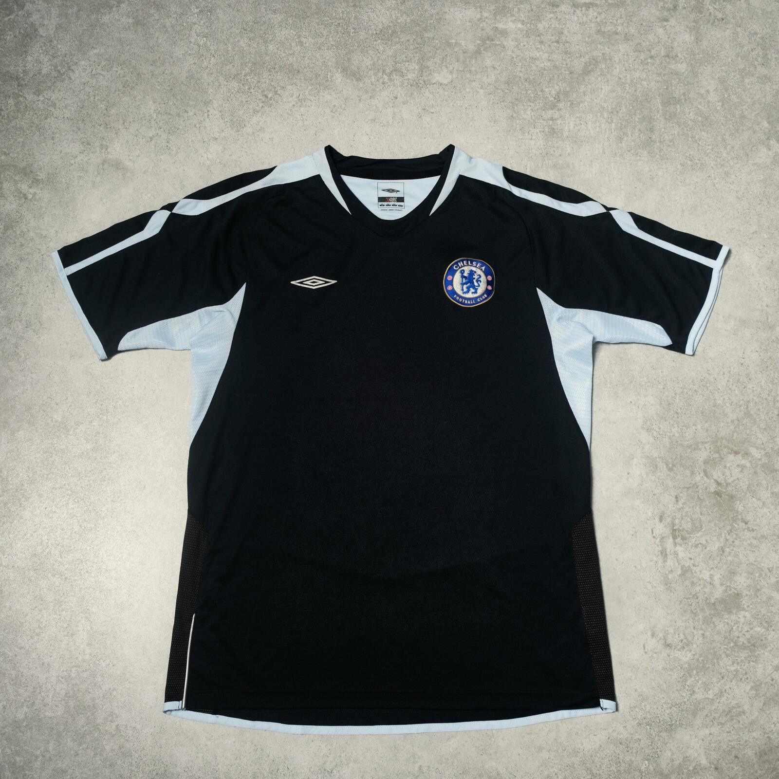 Umbro 2005/06 Chelsea Training Shirt Umbro (L) Size US L / EU 52-54 / 3 - 1 Thumbnail
