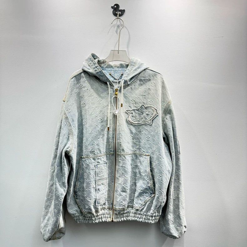 Louis Vuitton Louis Vuitton Logo-printed washed zip-up denim hooded jack Size US M / EU 48-50 / 2 - 1 Thumbnail