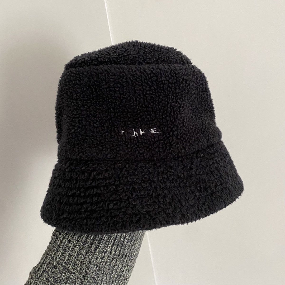 Nike Vintage Nike Embroidered Logo Fleece Bucket Hat Size ONE SIZE - 2 Thumbnail
