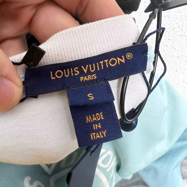 Louis Vuitton LOUIS VUITTON Gradient blue flocking LOGO printed chain sho Size US S / EU 44-46 / 1 - 3 Thumbnail