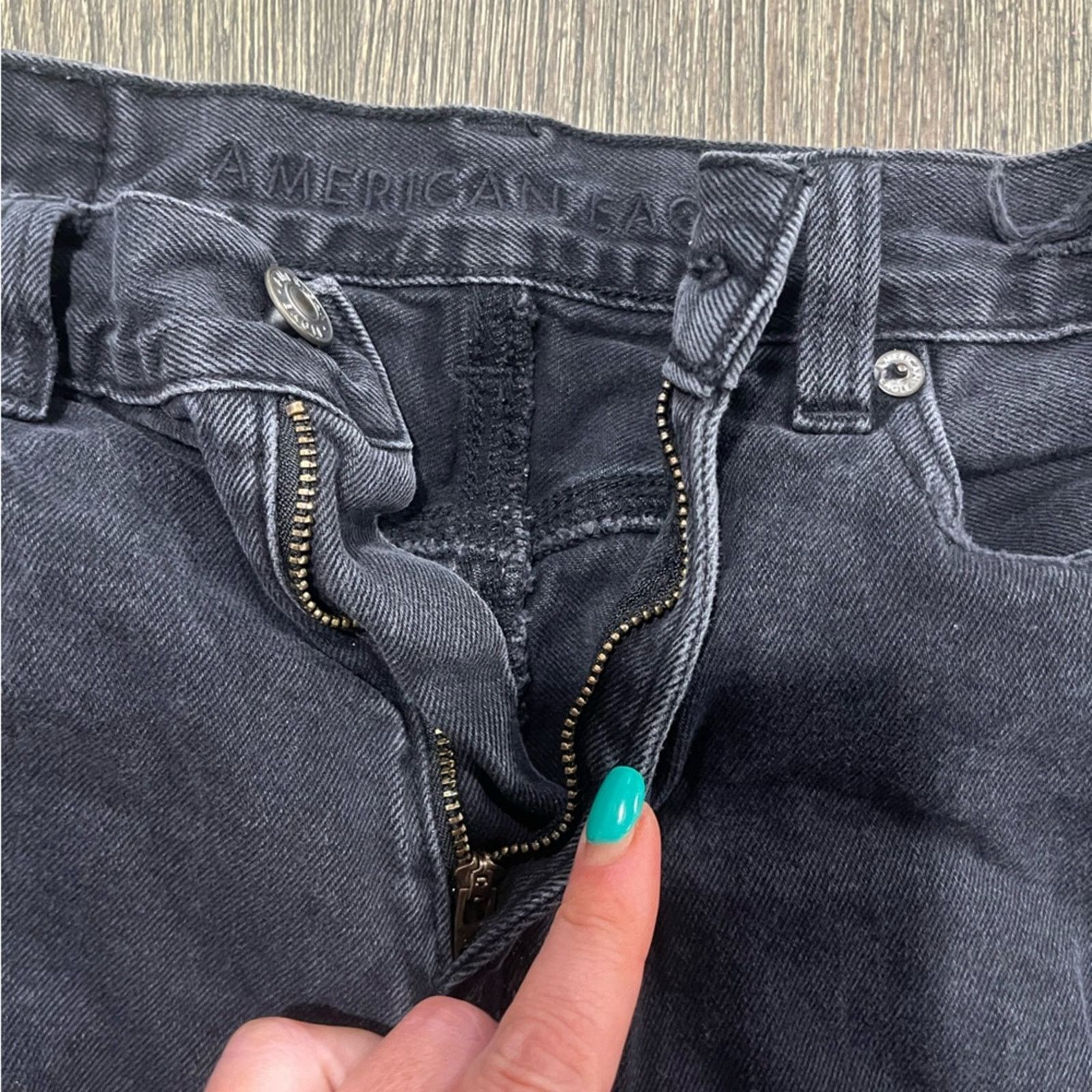 American Eagle Outfitters American Eagle Jean Shorts High Rise Frayed Hem Black Size 0 Size 25" / US 0 / IT 36 - 4 Thumbnail