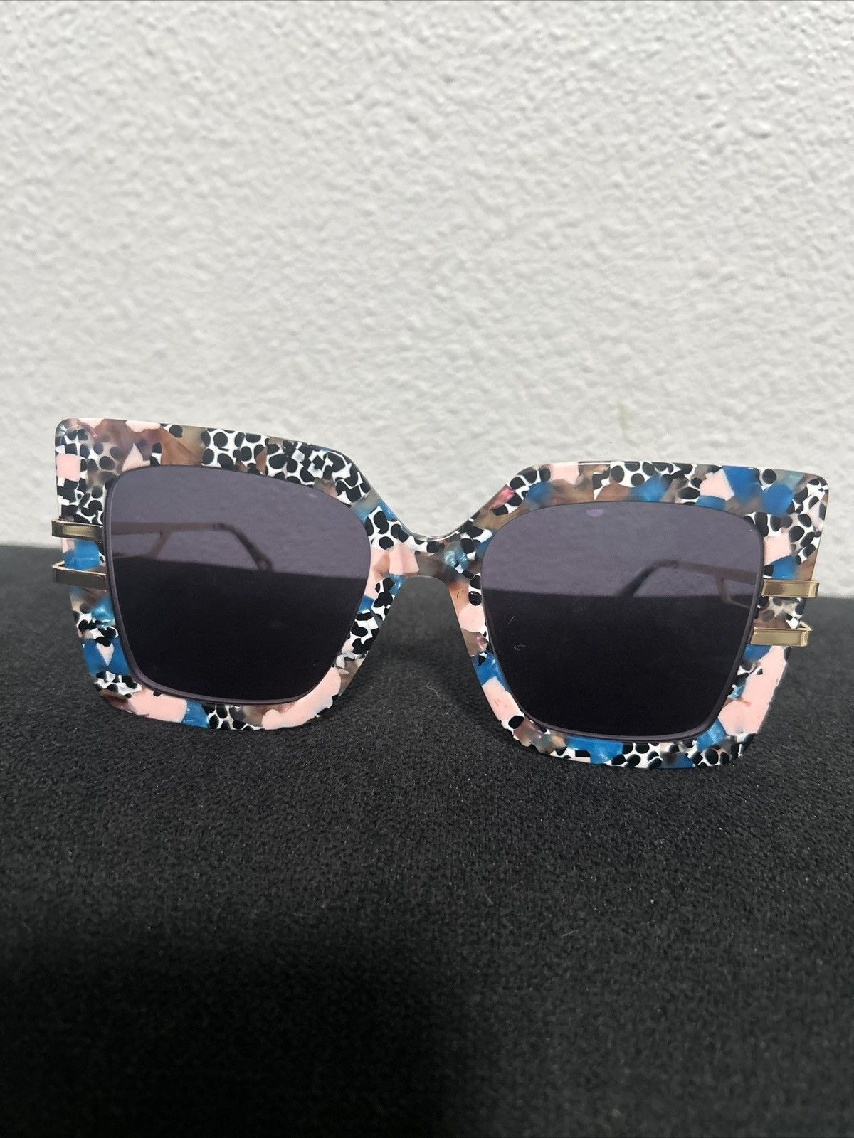 Other Woman’s sun glasses Size ONE SIZE - 1 Thumbnail
