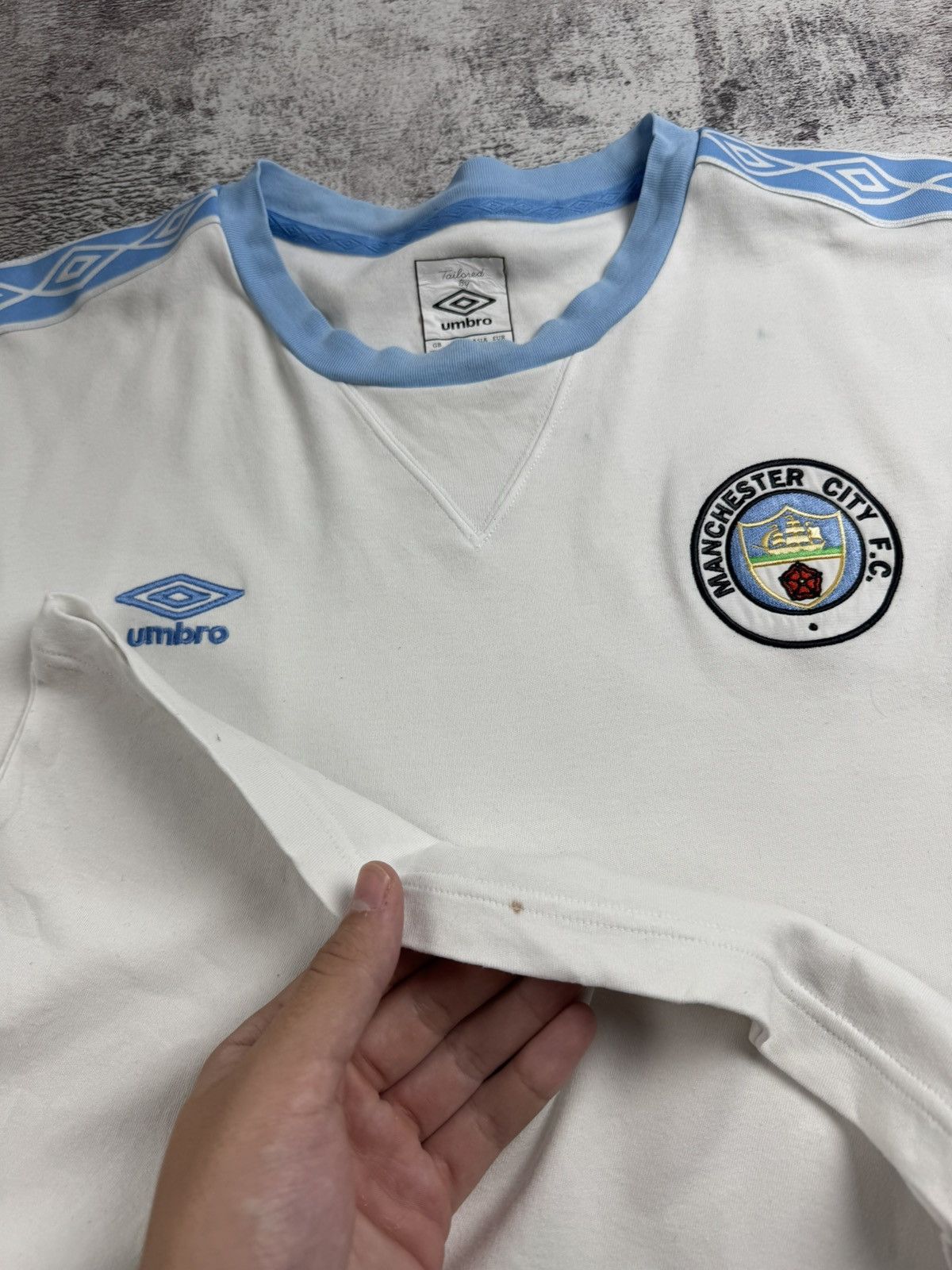 Umbro Manchester City 2009 2010 2011 White Men’s XL Retro Umbro Cotton Jersey T Shirt Size US XL / EU 56 / 4 - 9 Thumbnail