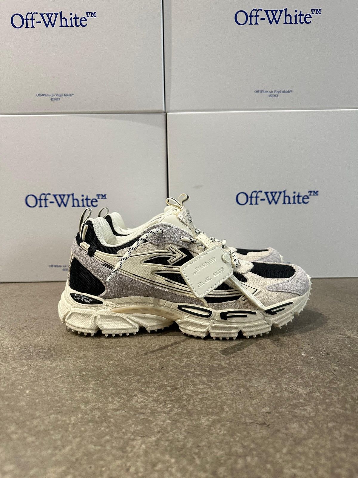 OFF-WHITE - Be Right Back Sneakers Back Suede White Black