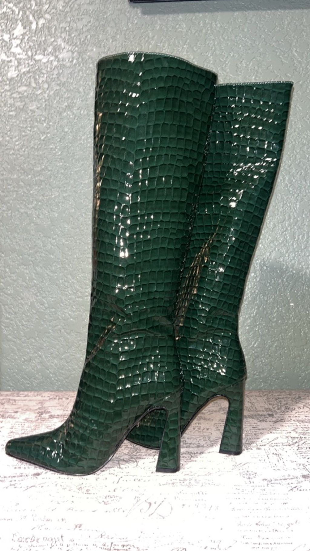 Forever 21 Women's Forever 21 Green Croc Embossed Heeled Boots Size 6 Size US 6 / IT 36 - 1 Thumbnail