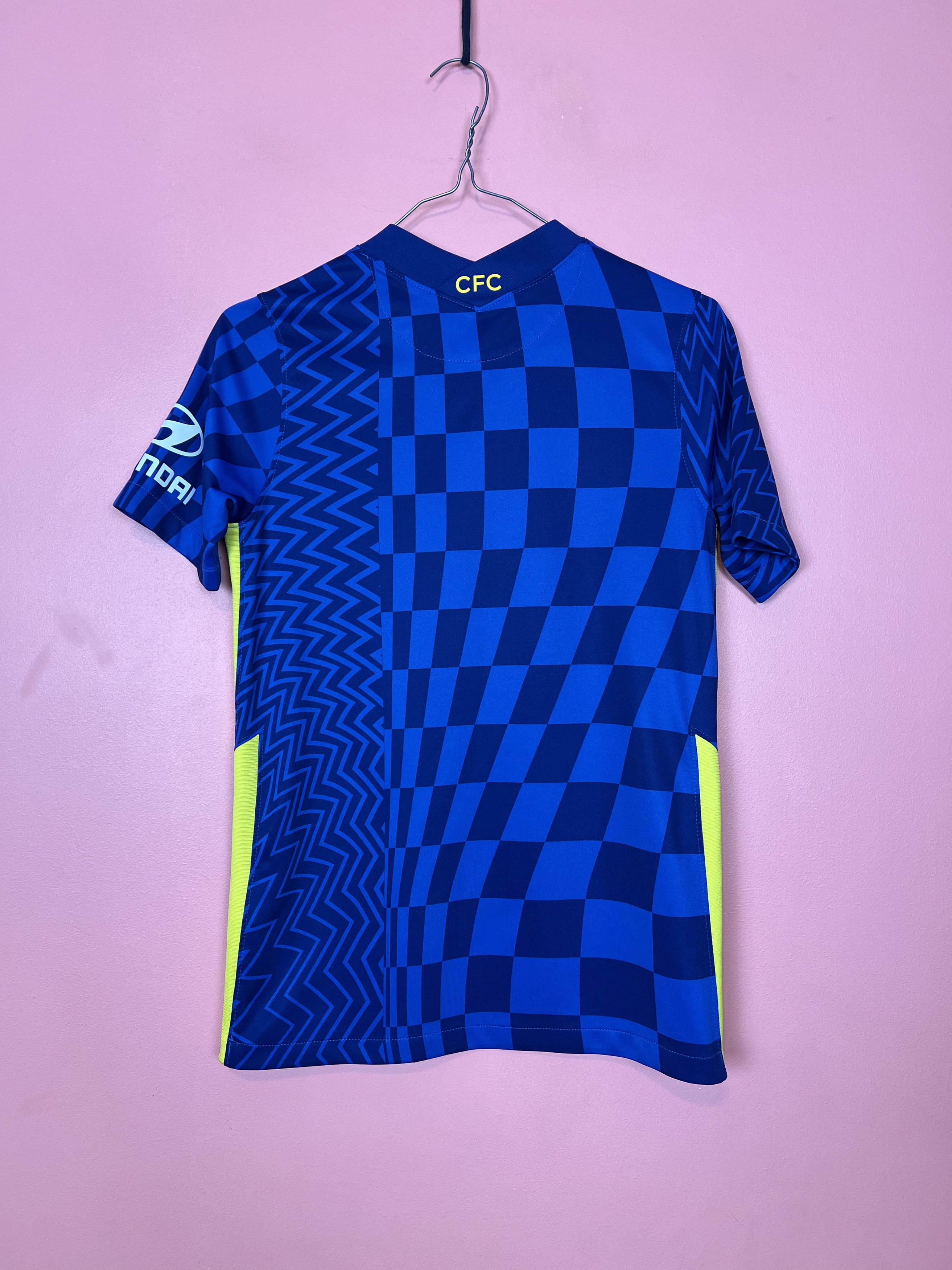 Chelsea Soccer Nike Chelsea soccer jersey Kids teen football Size US L / EU 52-54 / 3 - 2 Thumbnail