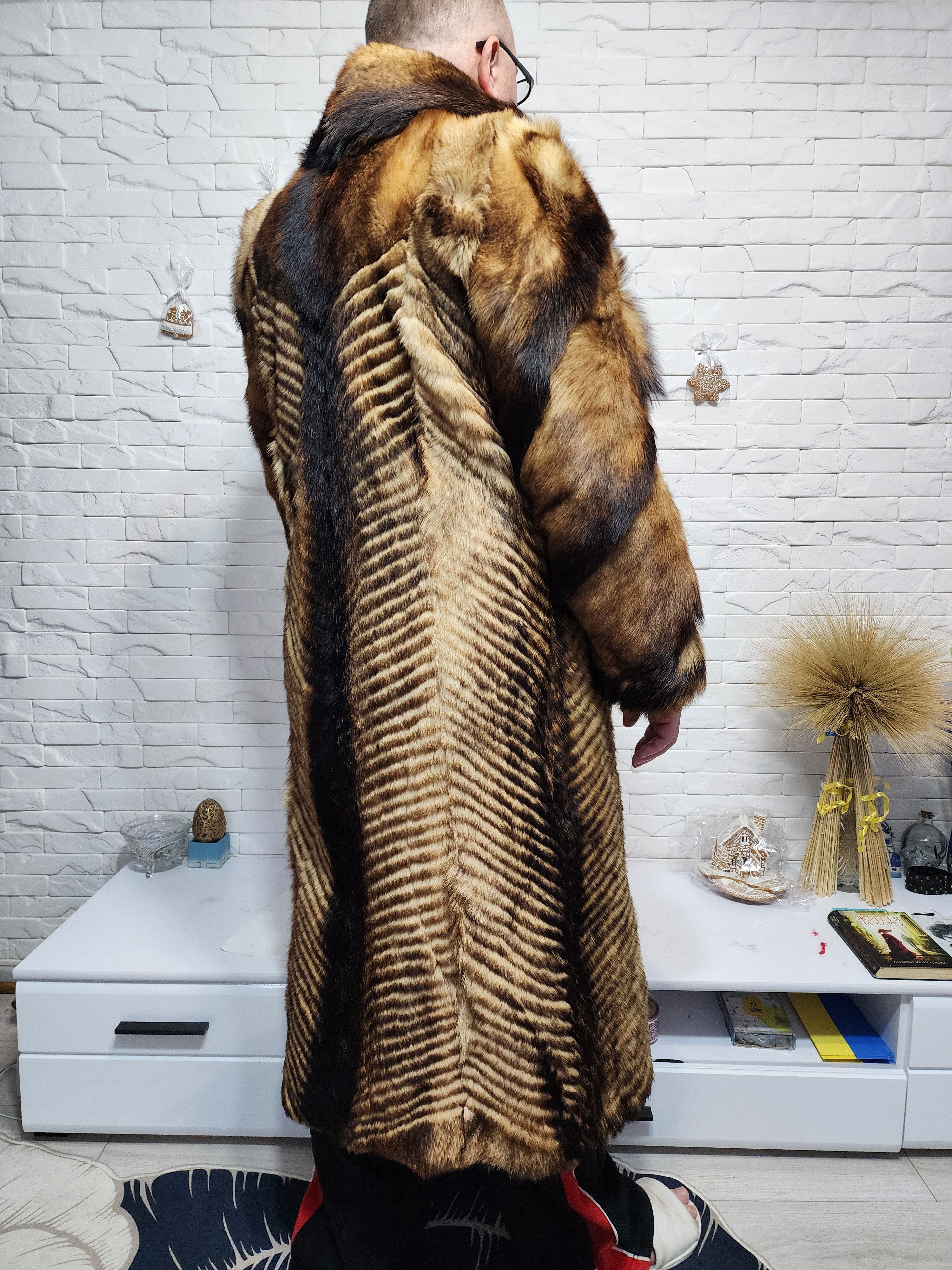 Berghaus Long Brown Fur Coat: Undyed Fur, Metal Snaps Closure Size US L / EU 52-54 / 3 - 6 Thumbnail