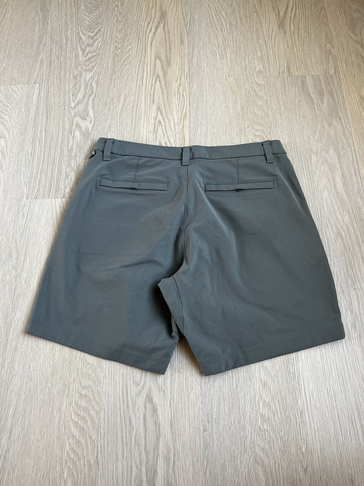 Lululemon Lululemon Shorts Size US 32 / EU 48 - 2 Thumbnail