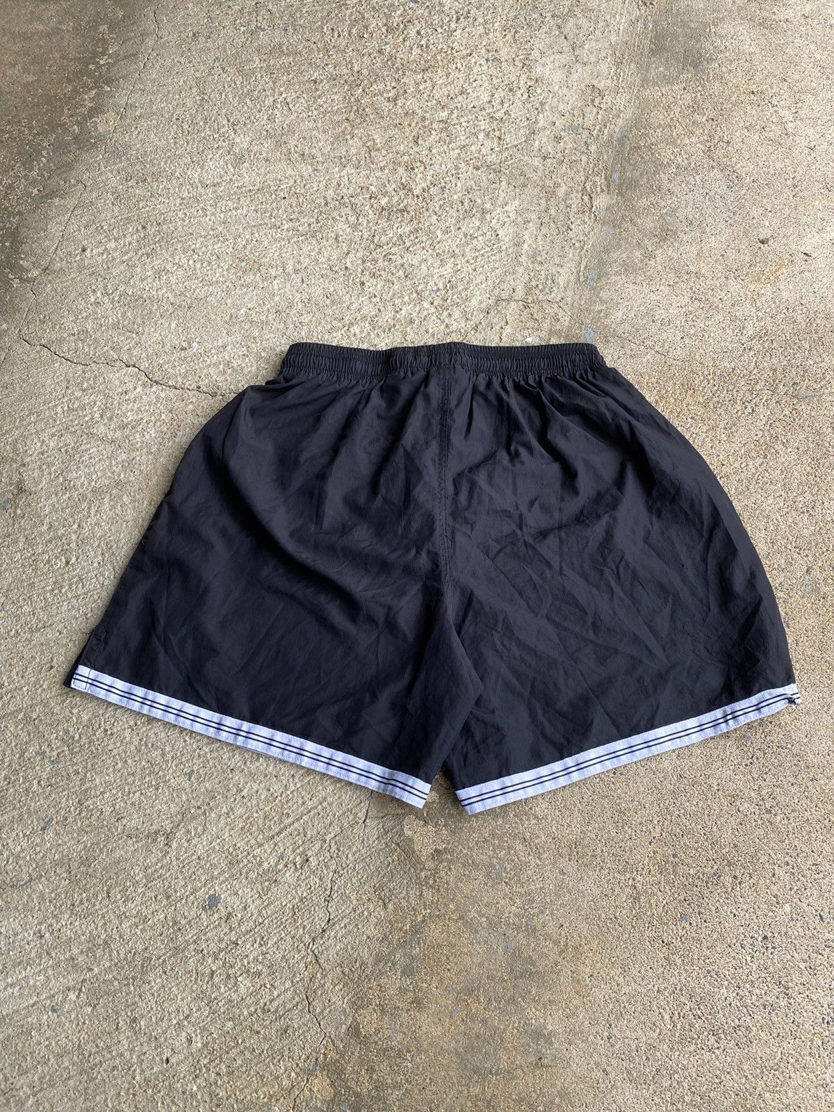 Nike × Vintage Vintage 90’s Nike Black Essential Medium Shorts Size US 26 / EU 42 - 5 Thumbnail