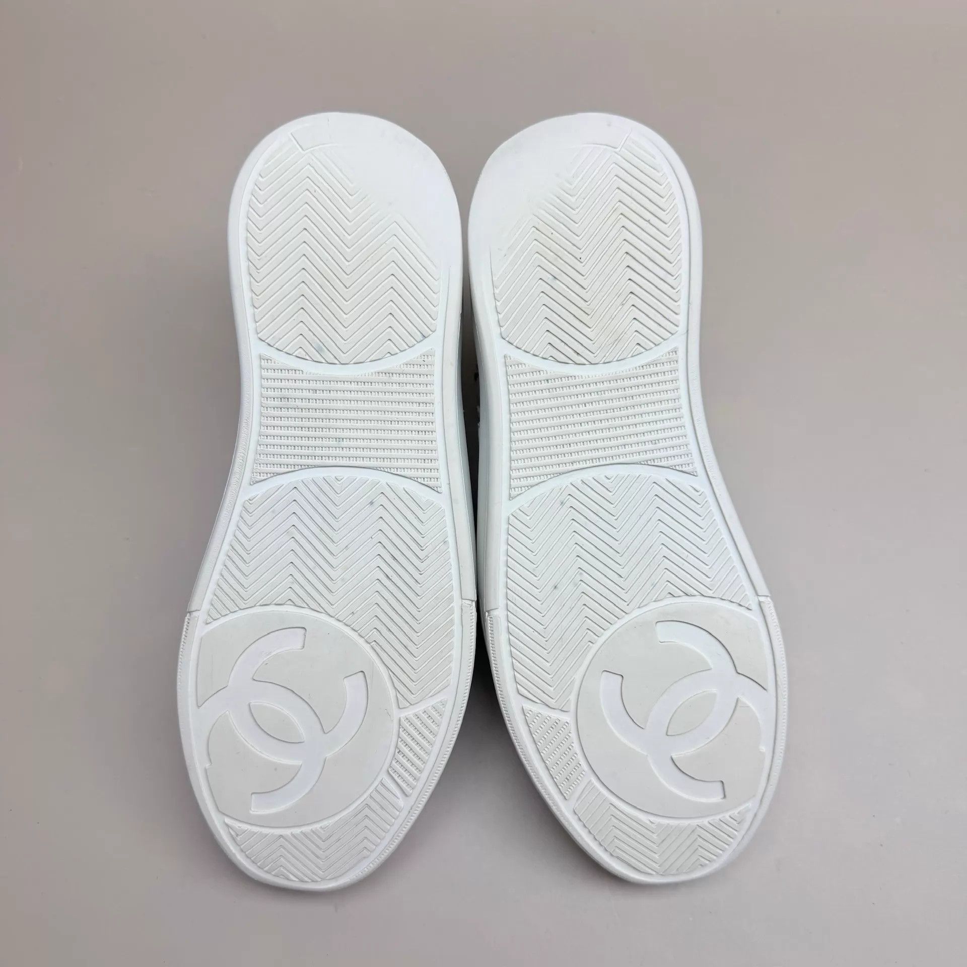 Chanel CHANEL CC Logo White Casual Sneakers 36 95 New Size US 5.5 / IT 35.5 - 6 Thumbnail