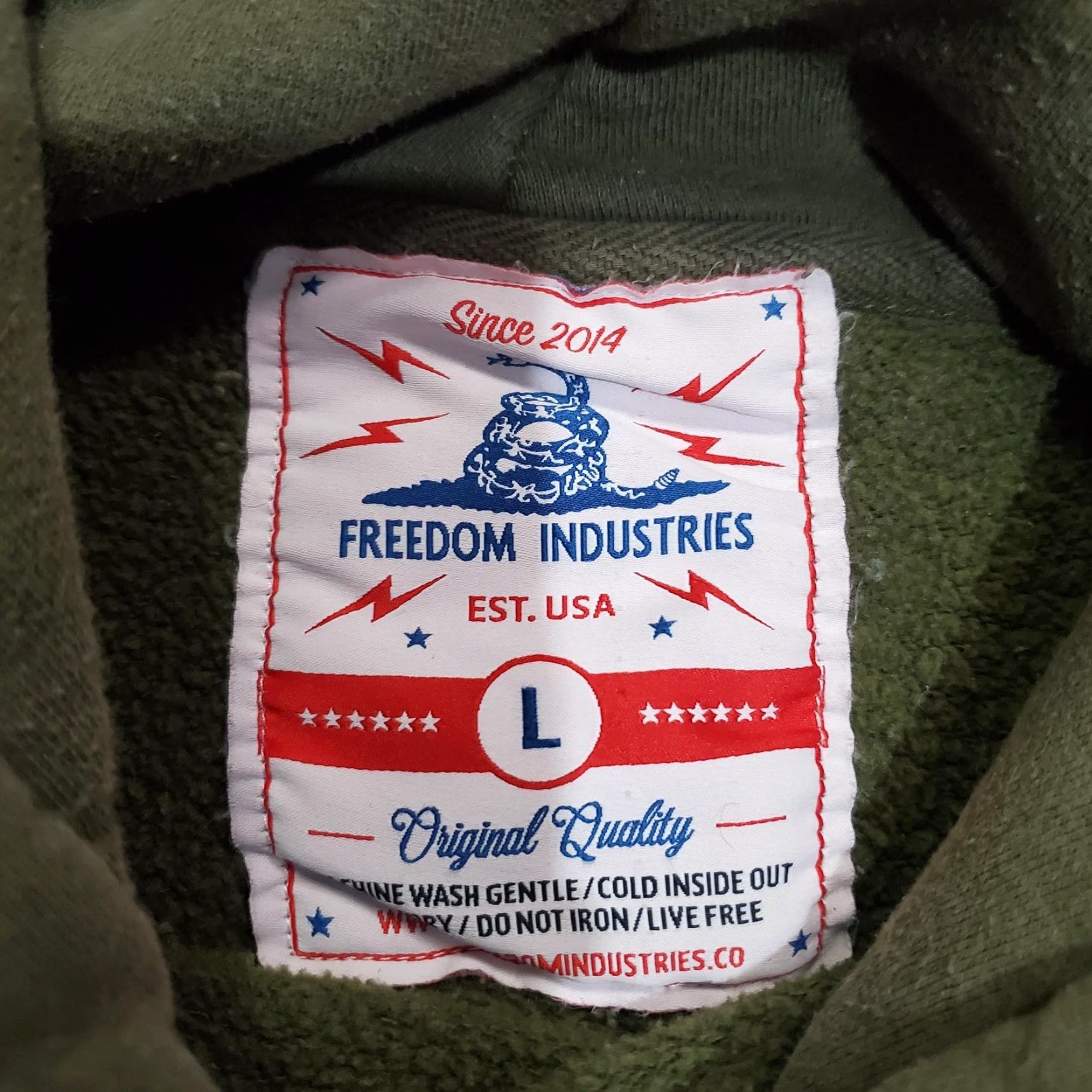 Born VINTAGE? No. Freedom Industries Hoodie Mens Large Green Born Free Flag Graphic Size US L / EU 52-54 / 3 - 6 Thumbnail