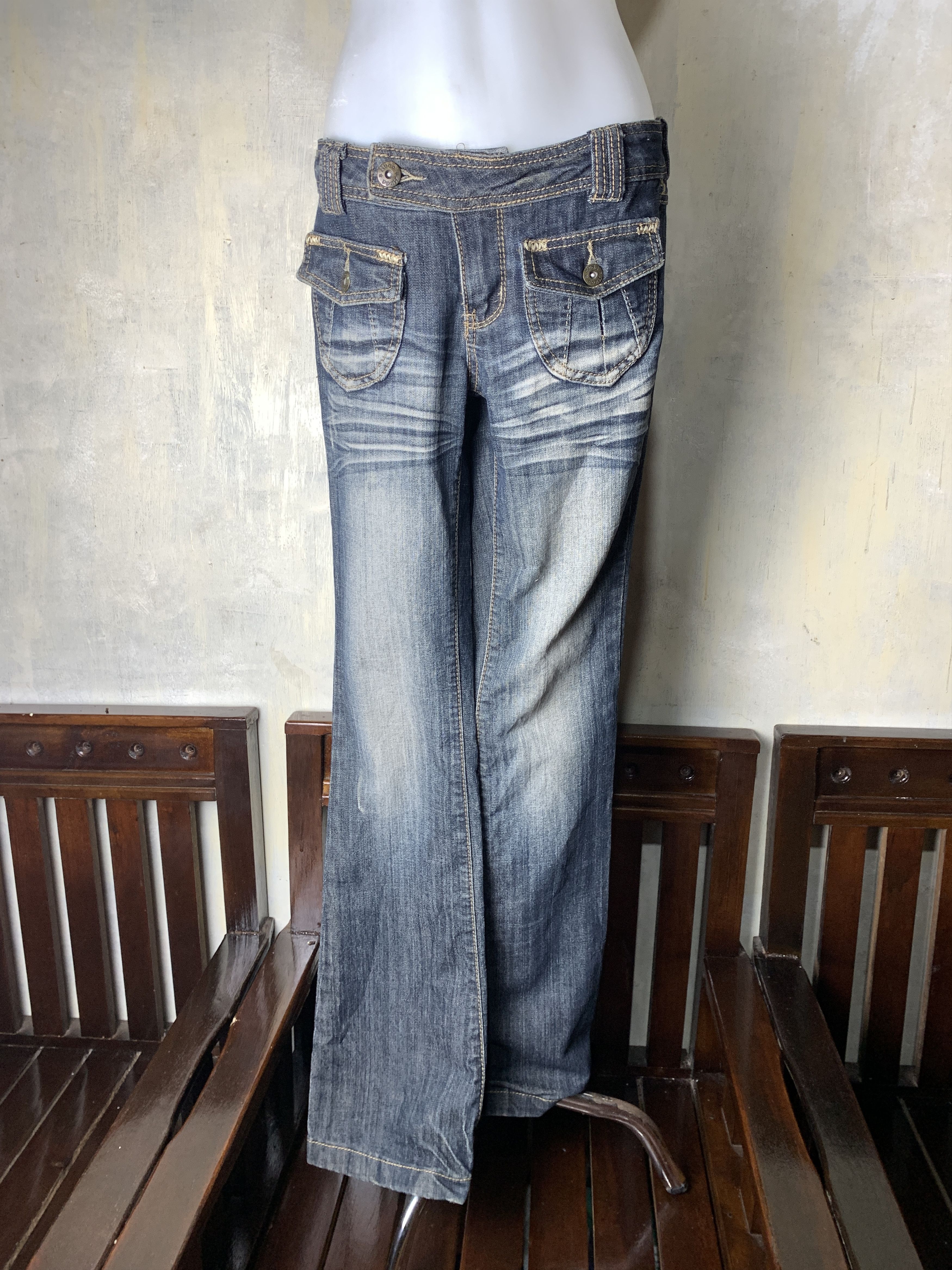 Japanese Brand 2000s Mudd Dark Blue Lowrise Flared Jeans (30) Size 30" / US 8 / IT 44 - 2 Thumbnail