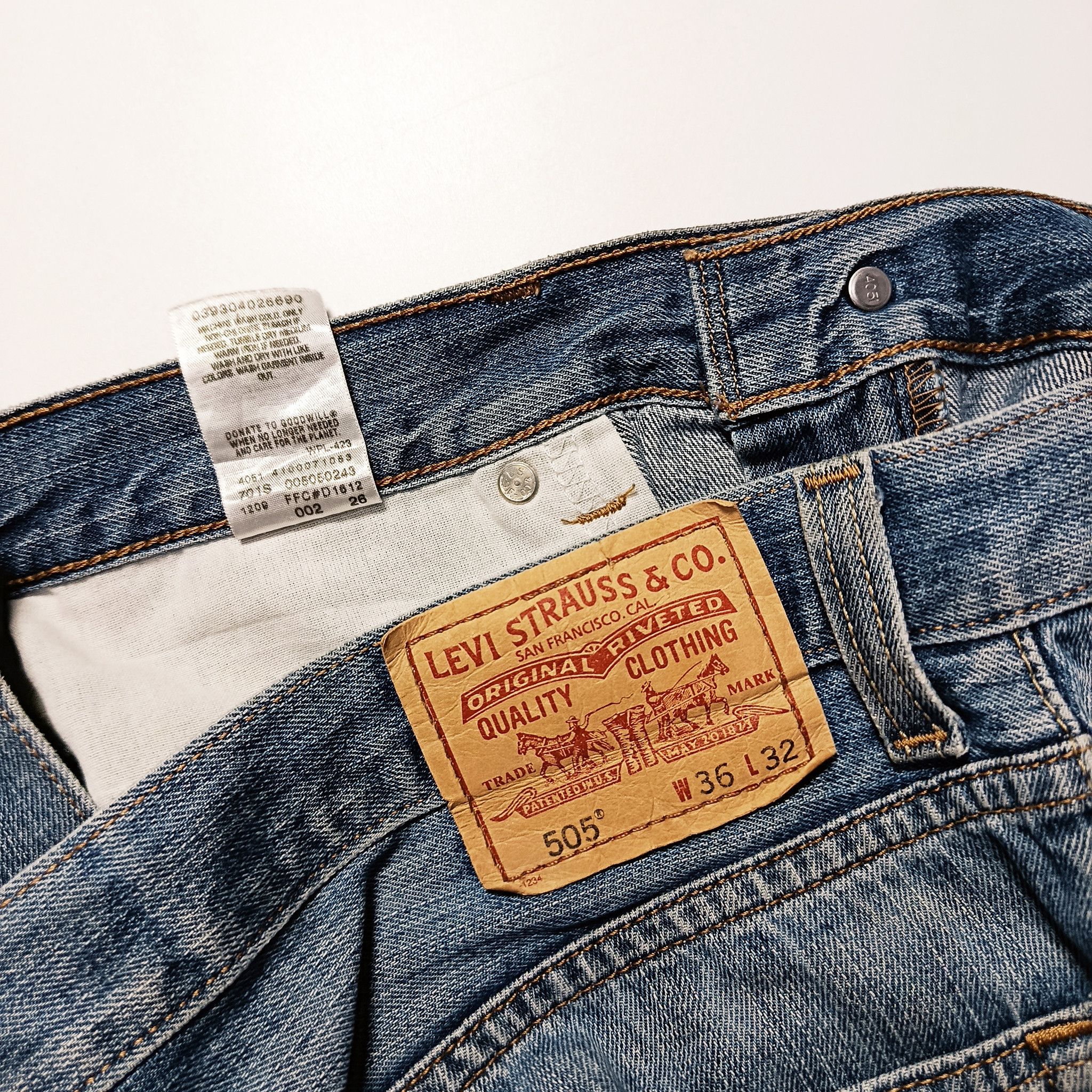 Levi's Vintage Levi’s 505 Regular Fit Denim Jeans Size US 36 / EU 52 - 7 Thumbnail