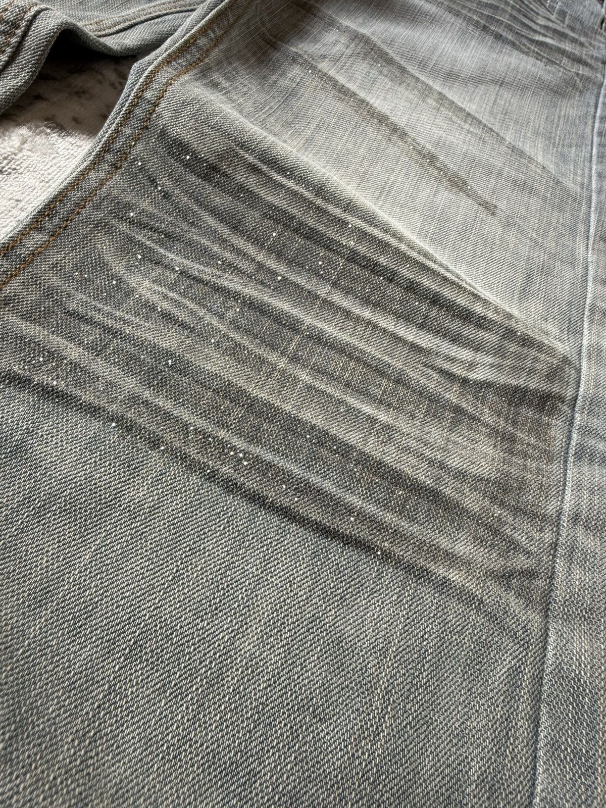 GOSTAR DE FUGA × Japanese Brand × Vintage Jue Dini Japan Smokey Gray Whisker & Claw Mark Glitter Jeans Size US 30 / EU 46 - 9 Thumbnail