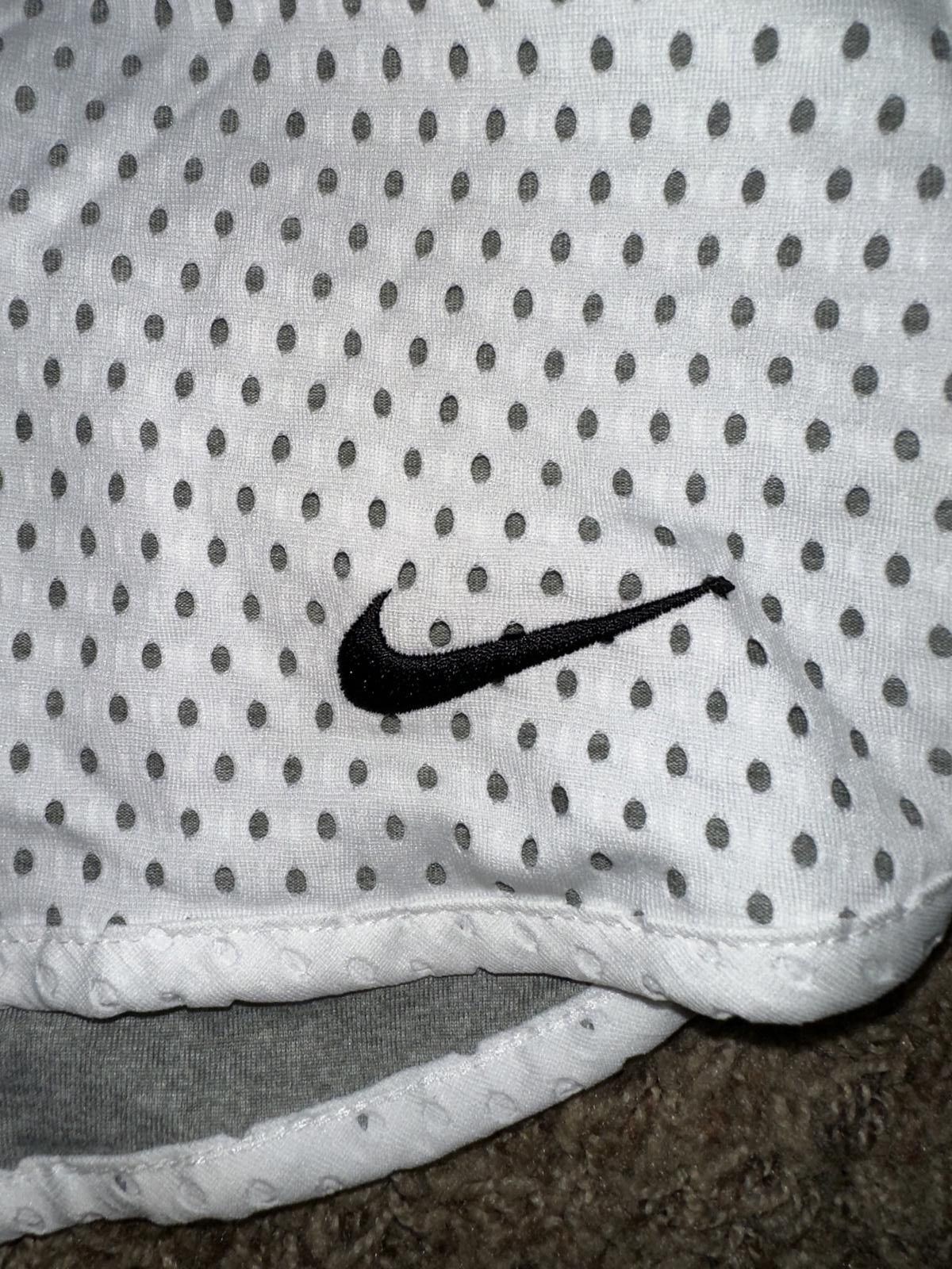 Nike Nike Women’s Gym White/Grey Reversible Training Shorts Size 26" / US 2 / IT 38 - 7 Thumbnail