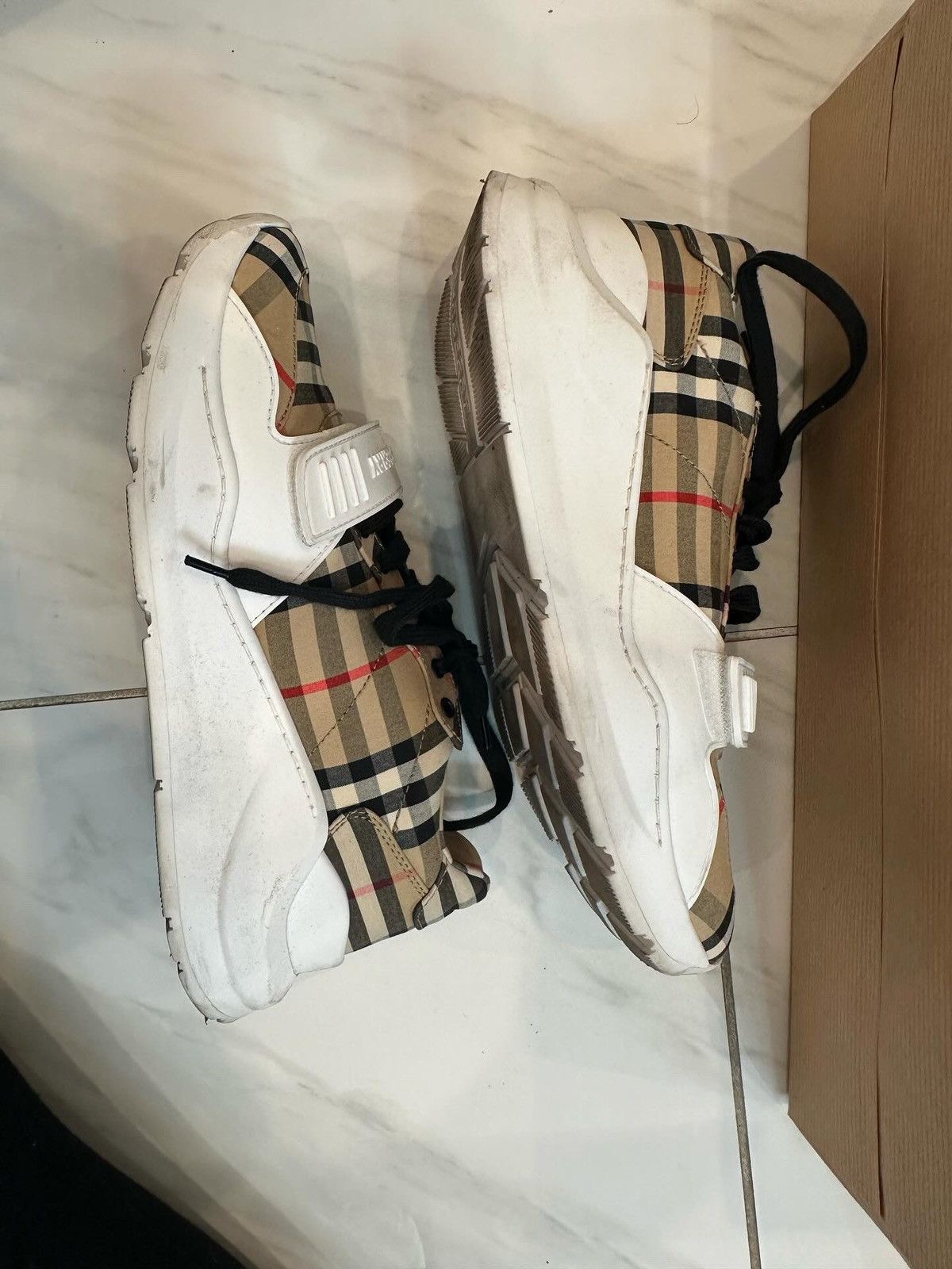 Burberry × Designer Burberry Strap Sneakers Size US 9 / IT 39 - 2 Thumbnail