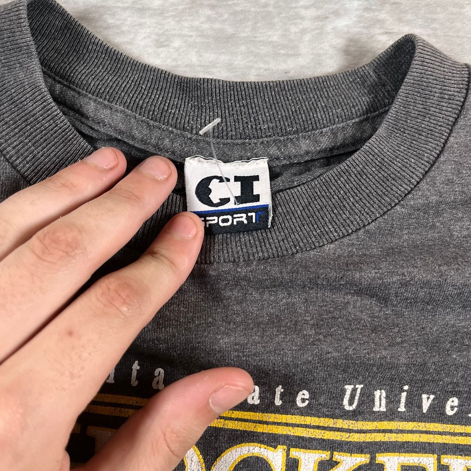 NCAA Y2K Wichita state college t shirt Size US XL / EU 56 / 4 - 2 Thumbnail