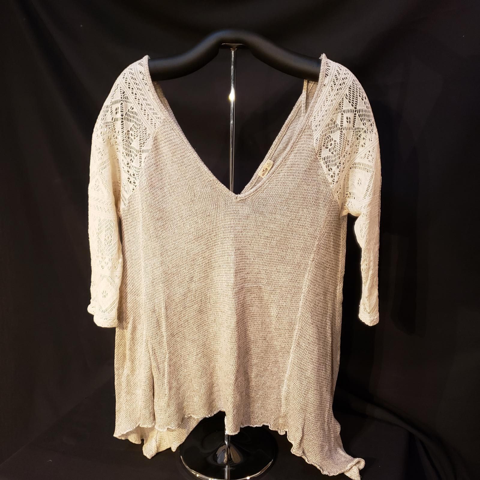 Other Hollister Women's Beige Knit Top with Lace Detailing Size XS / US 0-2 / IT 36-38 - 1 Thumbnail
