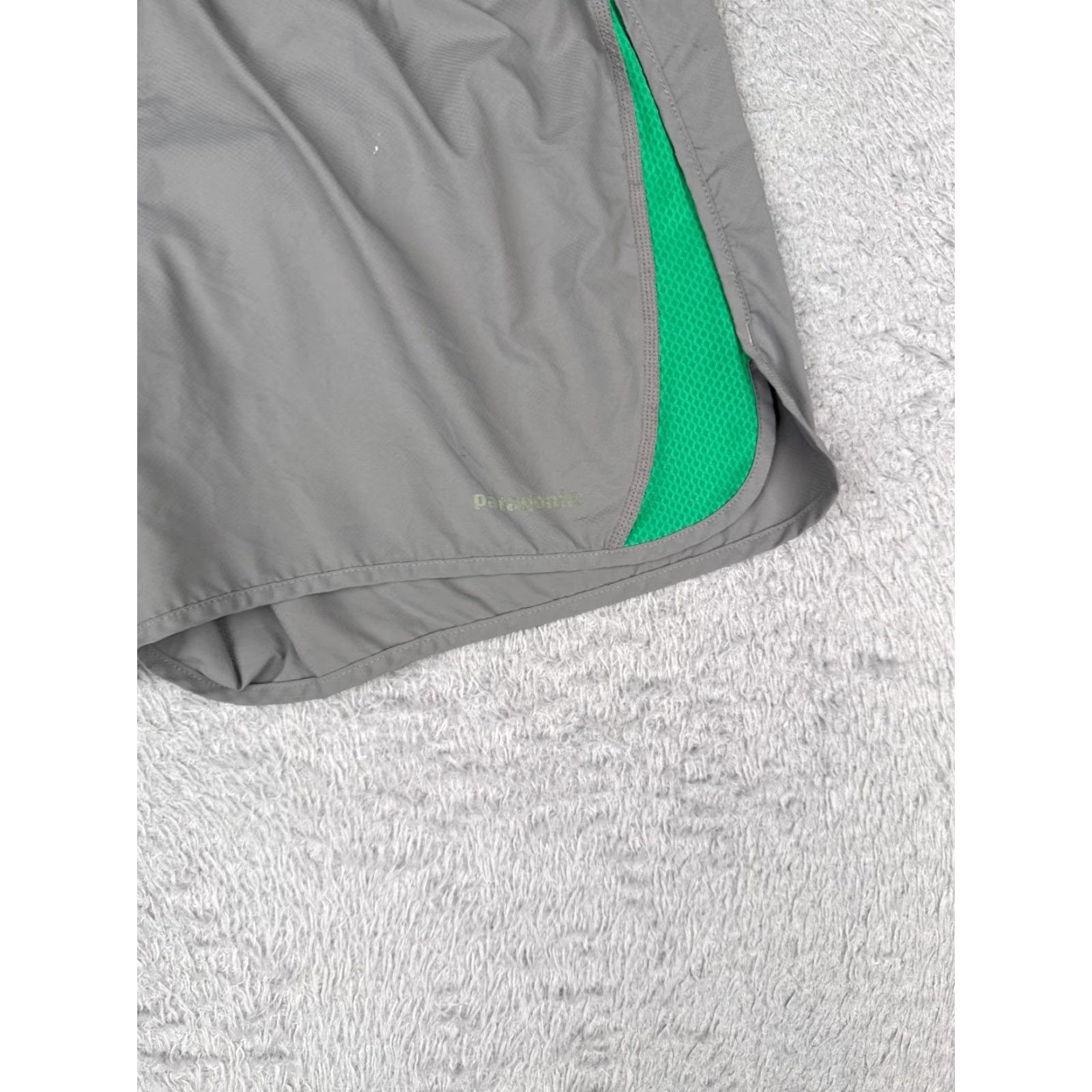 Patagonia Patagonia Shorts Women Medium Gray Green Strider Shorts 100% Polyester Run 24651 Size 32" / US 10 / IT 46 - 2 Thumbnail