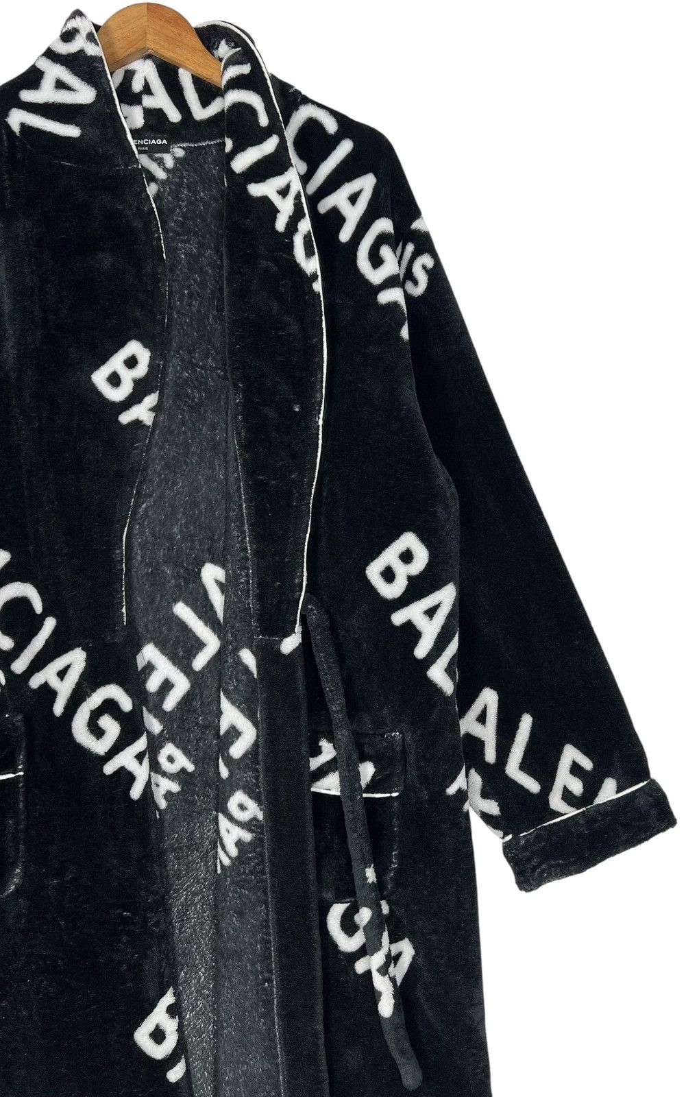 Balenciaga Balenciaga Oversized Logo Faux Fur Sherpa Coat Size US L / EU 52-54 / 3 - 8 Thumbnail