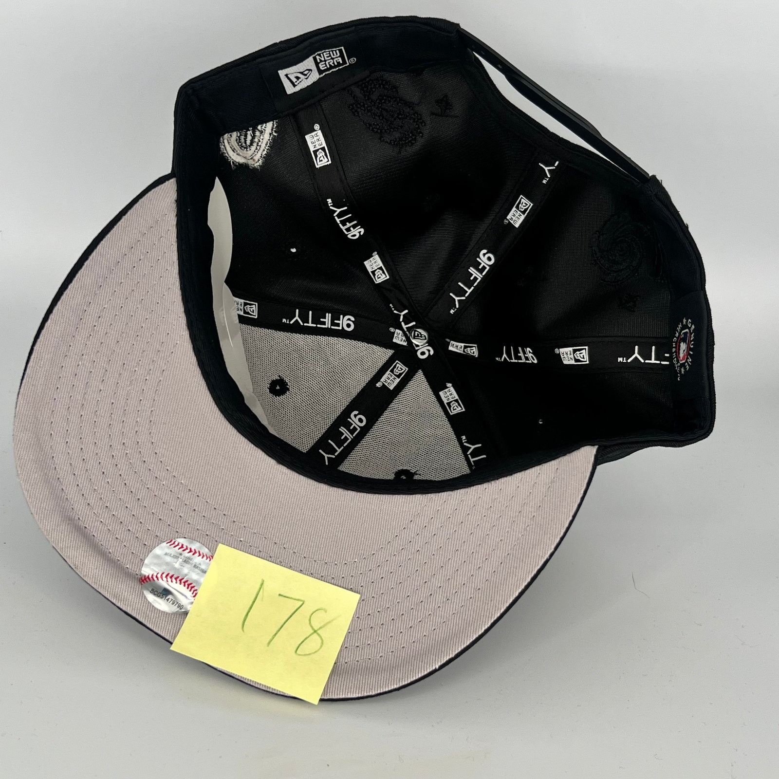 New Era Black Boston Red Sox Globe Patch New Era MLB 9Fifty Snapback Size ONE SIZE - 4 Thumbnail