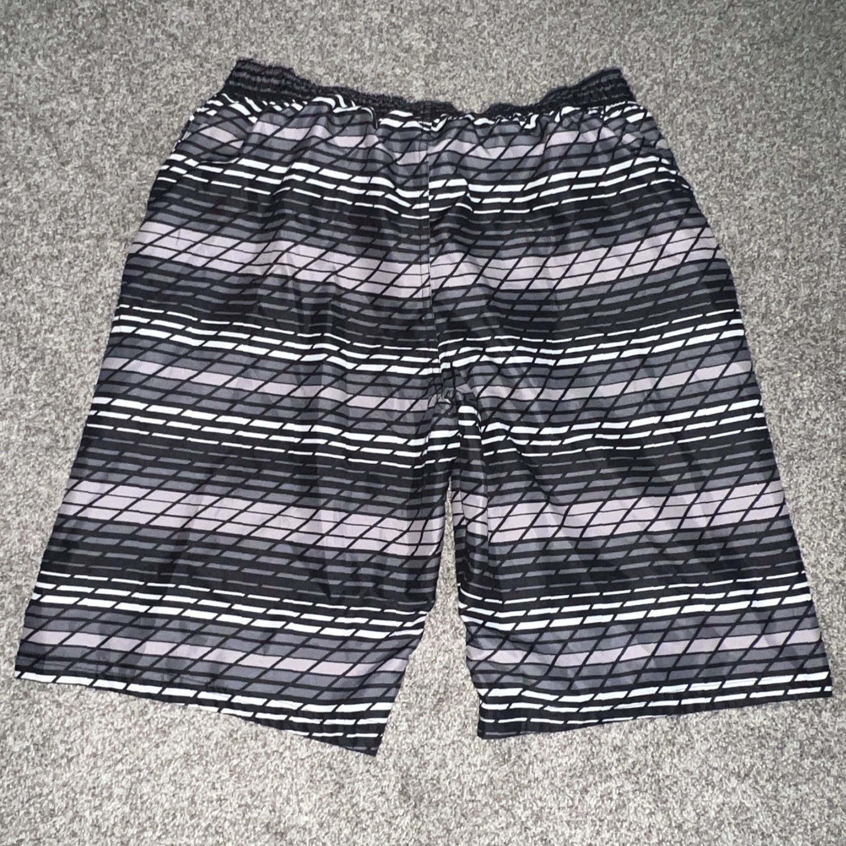 Nike Nike Gray Striped Board Shorts Mens Size M Size US 31 - 4 Thumbnail