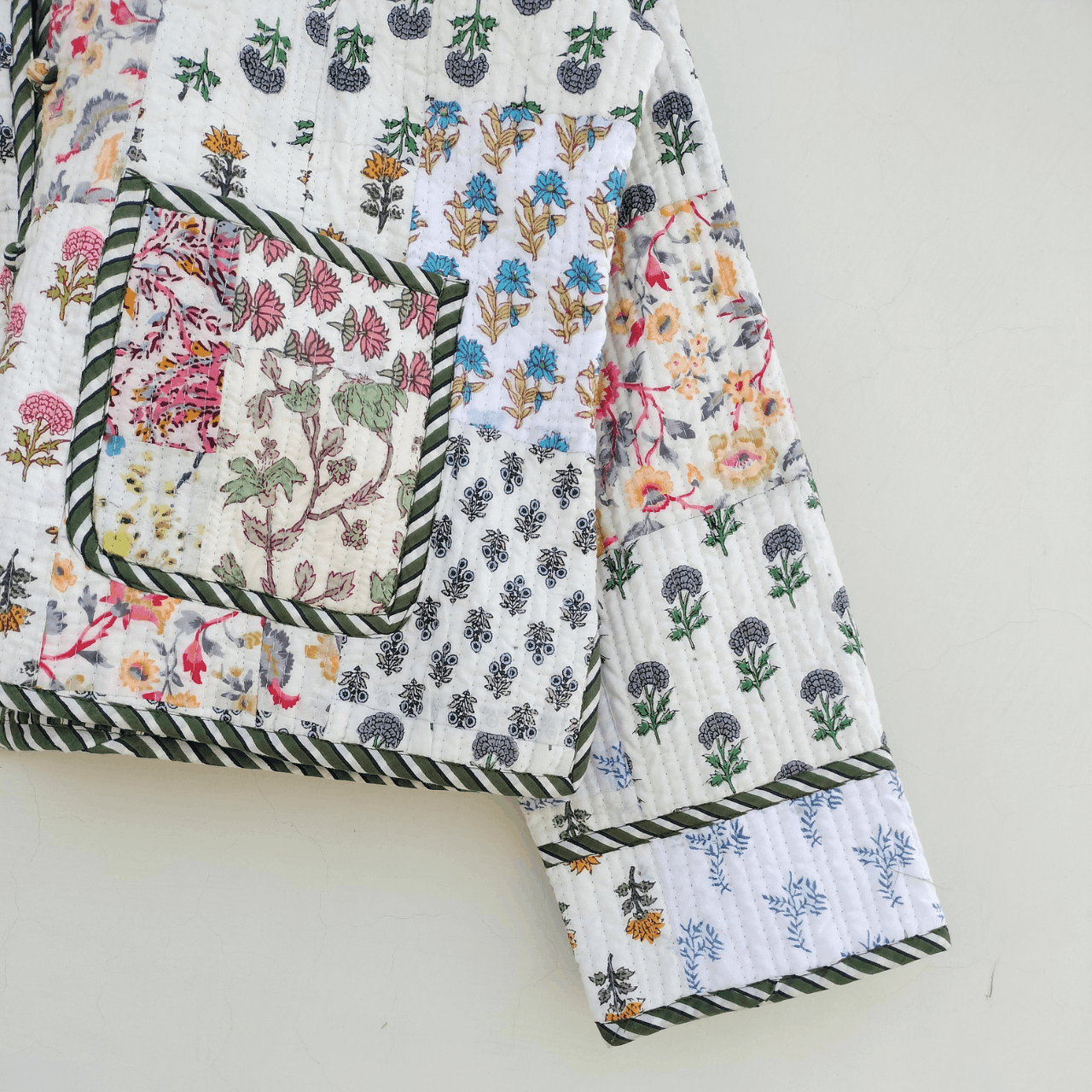Handmade Vintage Patchwork Kantha Jacket, Short Quilted Jacket Size S / US 4 / IT 40 - 5 Thumbnail