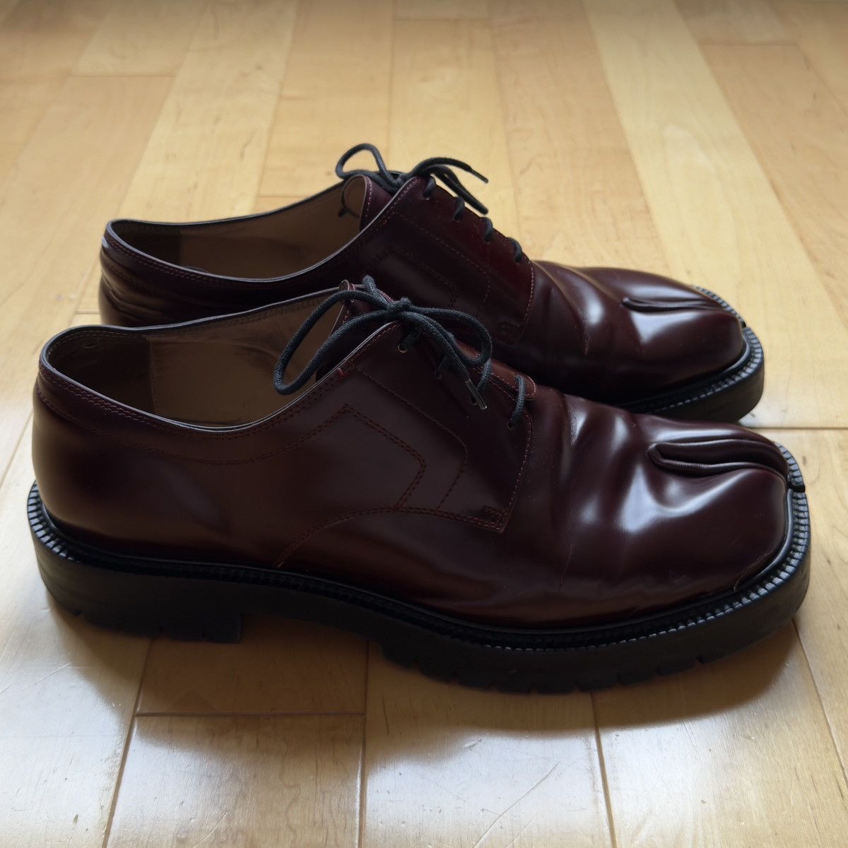 Maison Margiela Maison Margiela Tabi Derby Oxblood Size US 11 / EU 44 - 2 Thumbnail